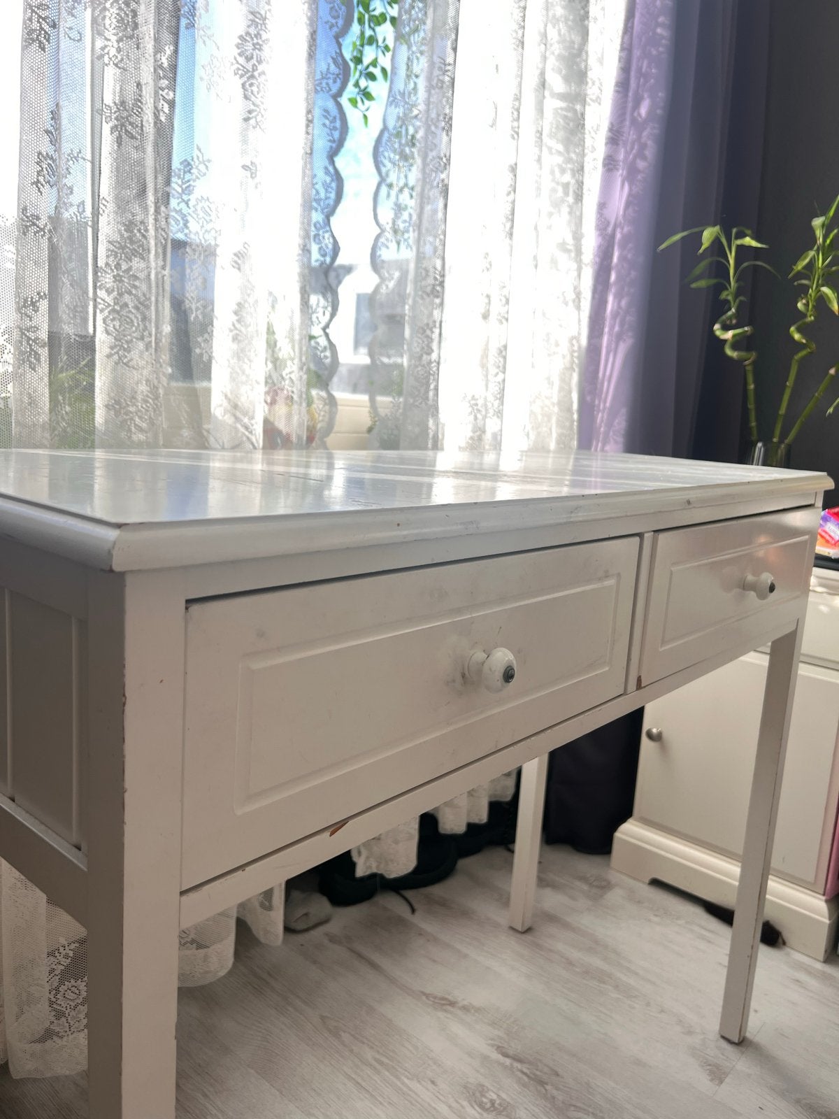 Witte houten sidetable/bureau met twee lades, Ophalen, Gebruikt, 100 tot 150 cm, Minder dan 100 cm