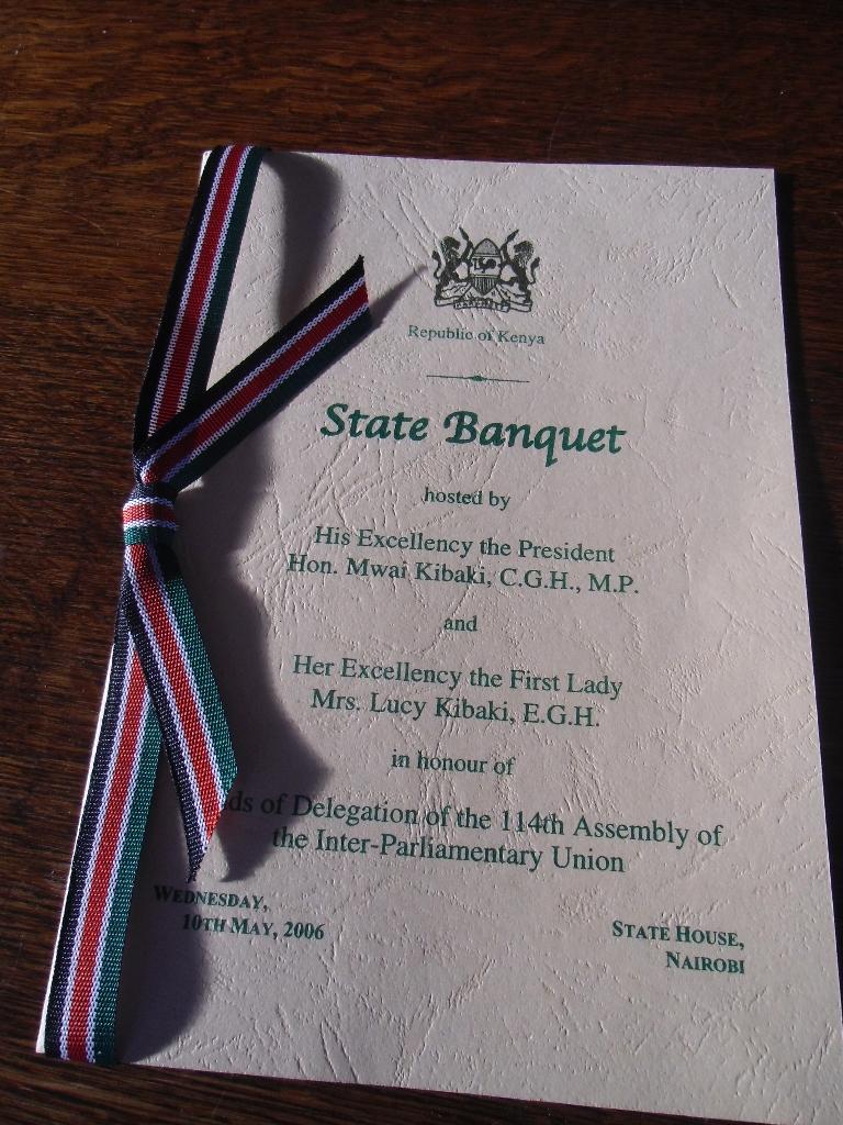 Menu Staatsbanket president Kibali , Kenya 2006, Verzamelen, Overige Verzamelen, Ophalen of Verzenden, Zo goed als nieuw