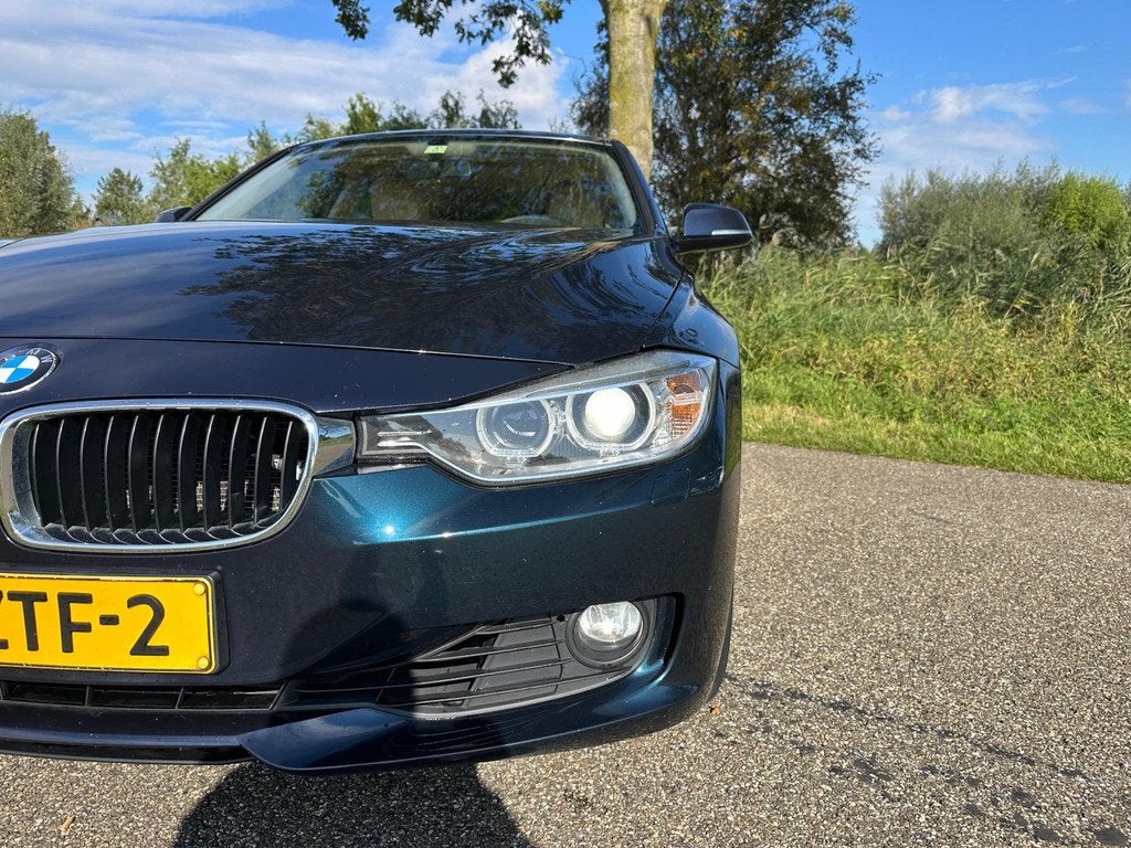 BMW 3-serie Touring 320i High Executive|euro 6, Auto's, 4 cilinders, Automatische klimaatregeling, Blauw, Handgeschakeld