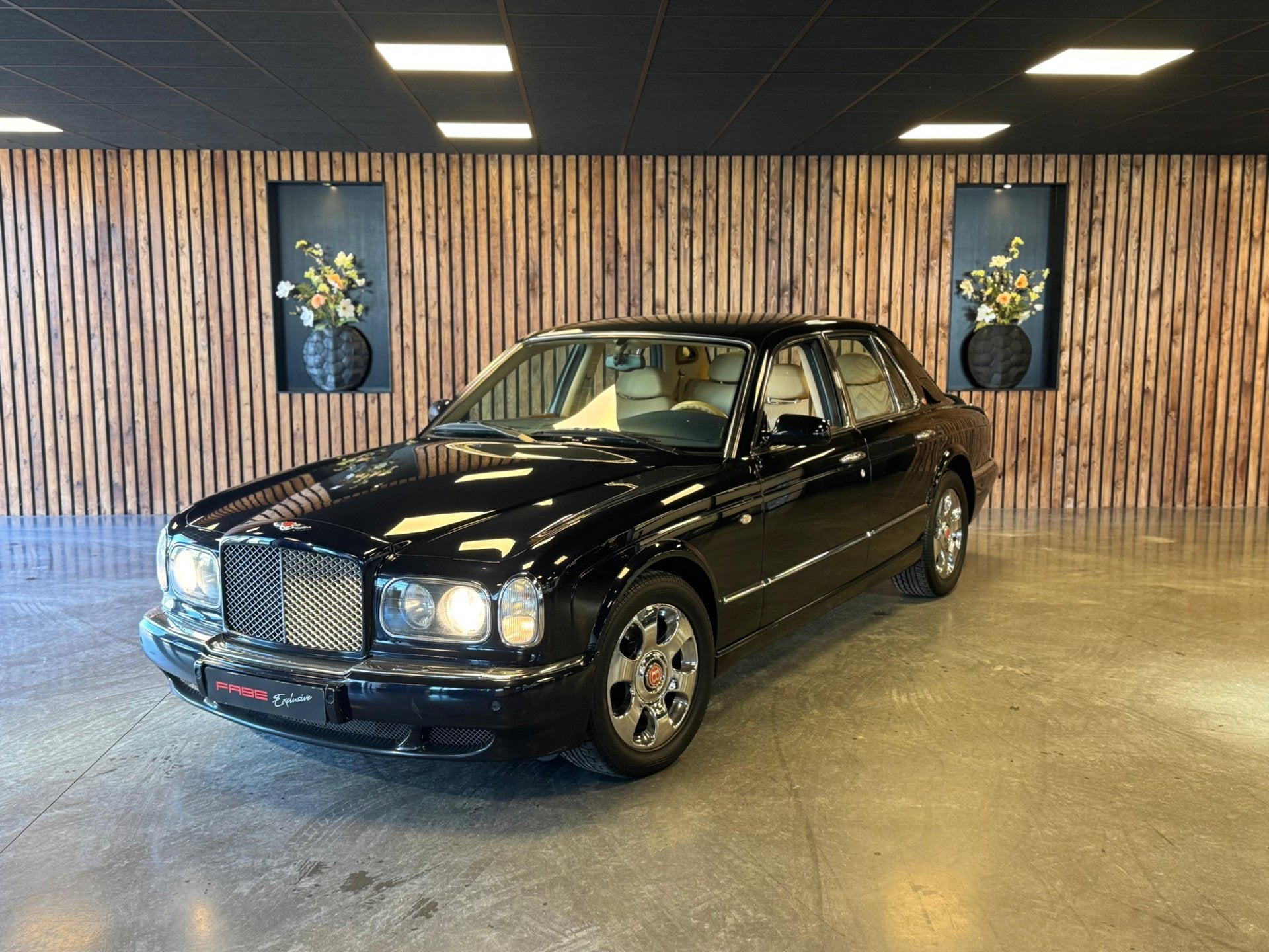 Bentley Arnage 6.8 V8 Red Label / NAP / Leer / Memory / Crui, Auto's, Bentley, Achterwielaandrijving, Gebruikt, 405 pk, Bedrijf