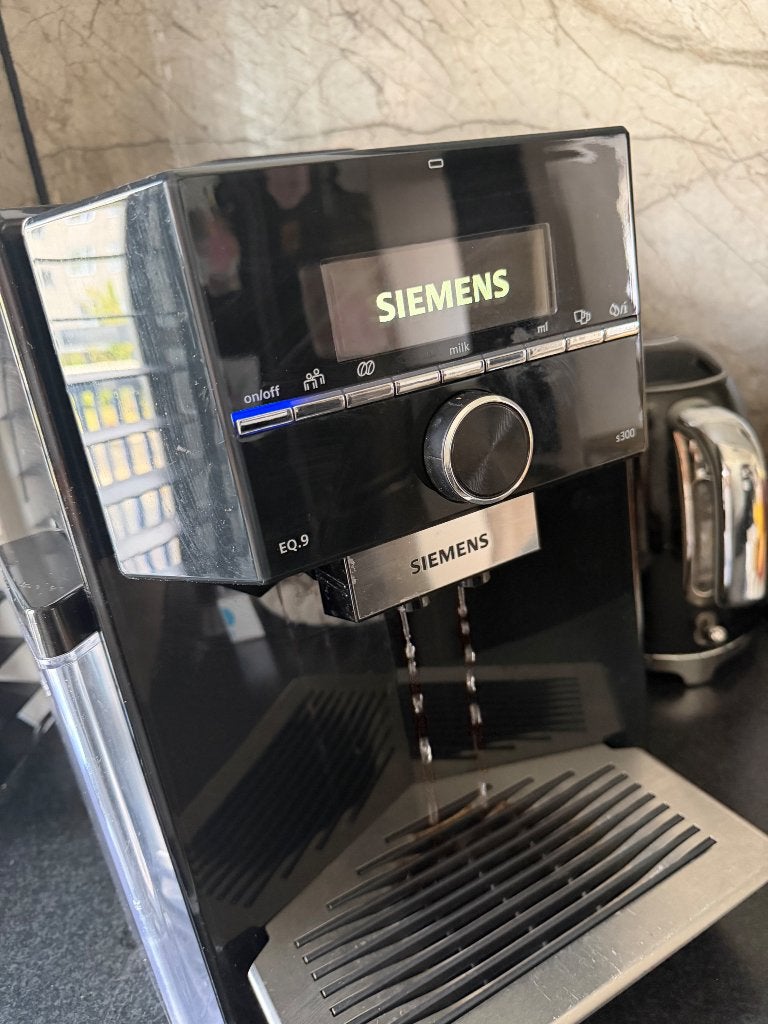 Siemens EQ.9 s300 volautomatische koffiemachine, Witgoed en Apparatuur, Ophalen, Gebruikt, Koffiemachine, Koffiebonen
