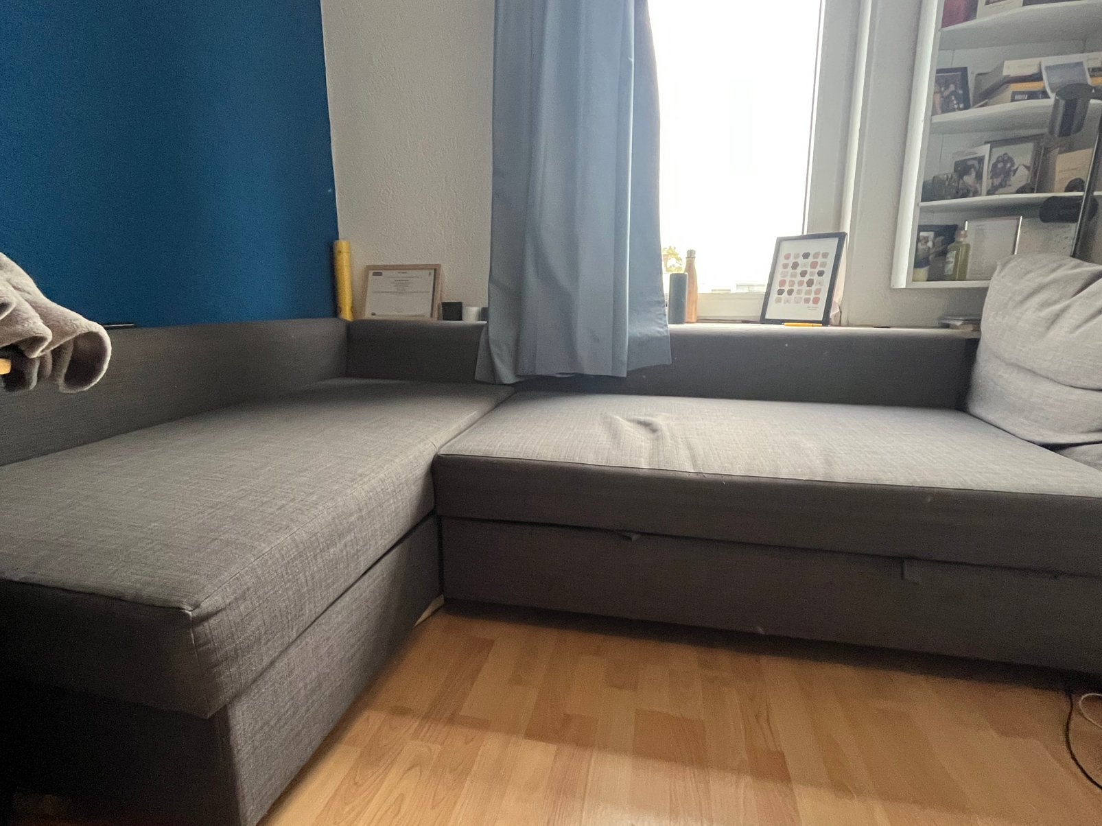 Foto 2 van IKEA slaapbank Friheten (140x200) met veel opbergruimte