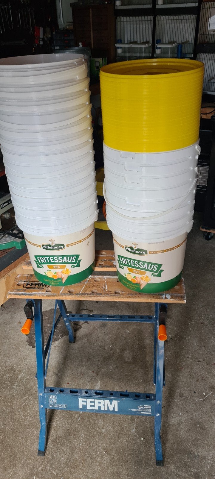 Emmer met deksel - 10 liter (fritessaus), Huis en Inrichting, Emmers, Ophalen, Gebruikt, Kunststof, Met deksel
