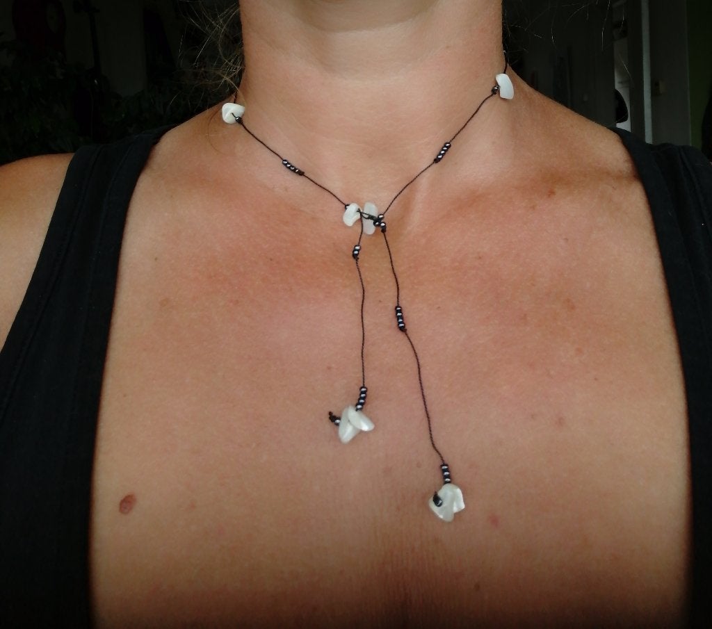 Nieuw handgemaakt kettinkje met natuurstenen kraaltjes wit, Sieraden, Tassen en Uiterlijk, Kettingen, Ophalen of Verzenden, Nieuw
