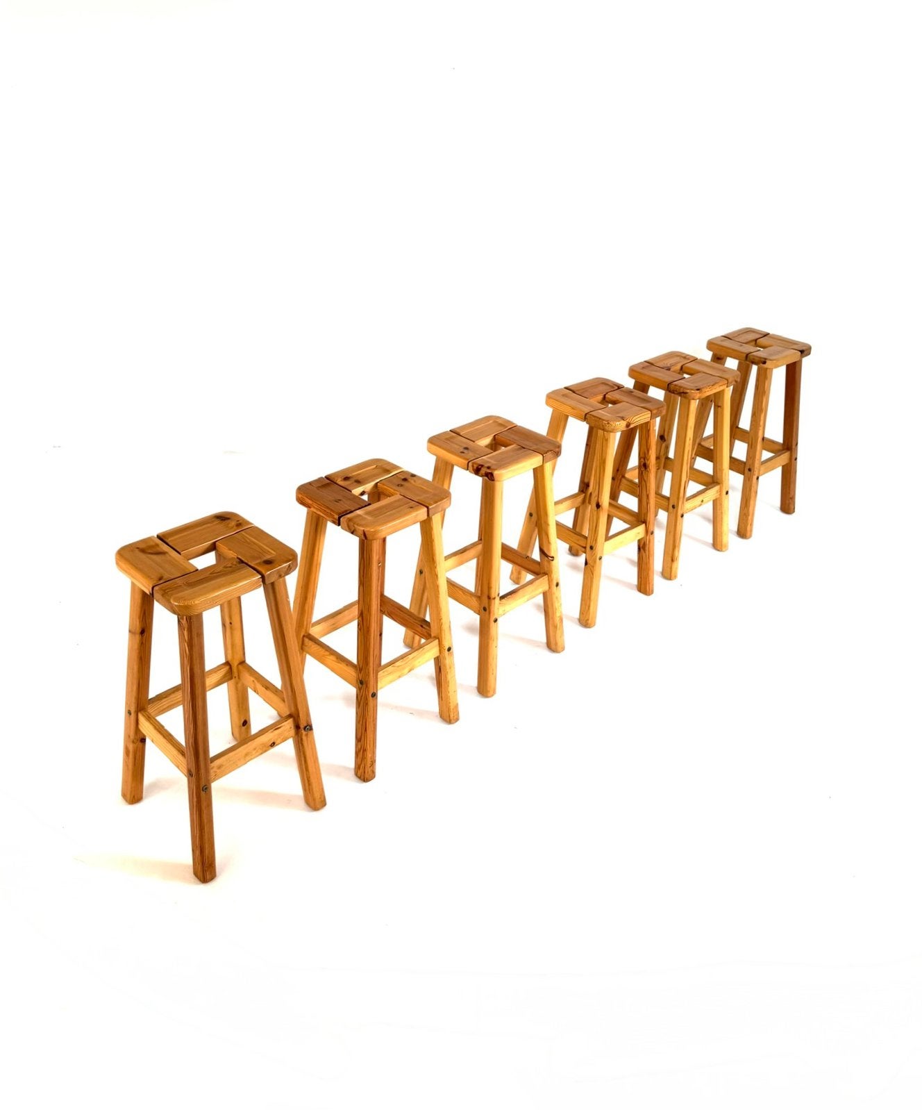 6x grenenhouten barkruk, stijl Olof Ottelin ‘50, 5 krukken of meer, Met voetsteun, 60 tot 90 cm, Ophalen of Verzenden