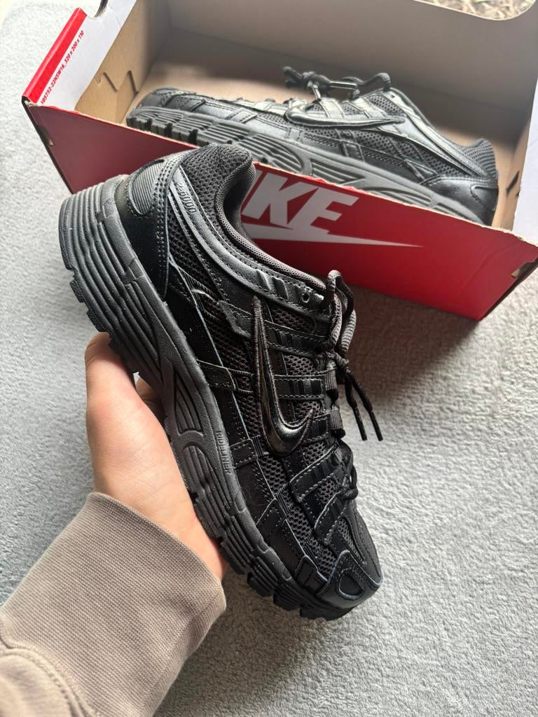 Nike p6000 triple black - maat 40 - nieuw, Kleding | Dames, Schoenen, J, Zwart, Nieuw, Ophalen of Verzenden