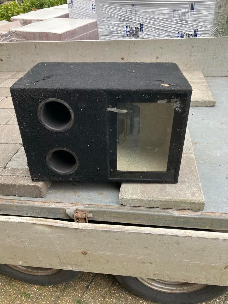Magnat Subwoofer Kist - Krachtige Bass voor Auto, Ophalen, Zo goed als nieuw