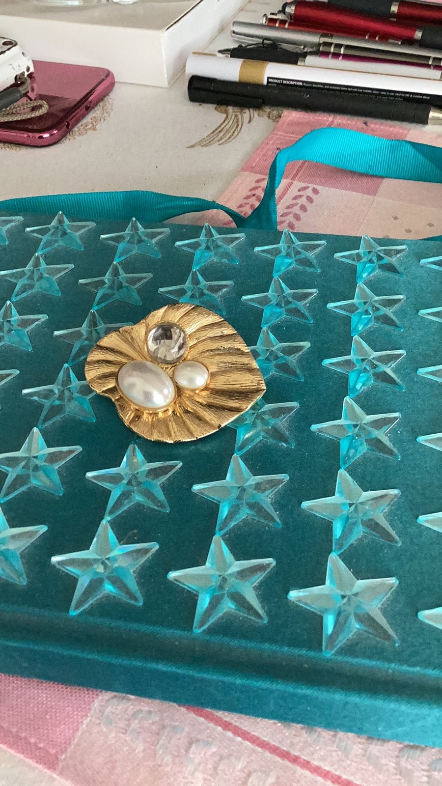 Broches, Sieraden, Tassen en Uiterlijk, Broches, Verzenden, Zo goed als nieuw, Overige kleuren, Overige materialen