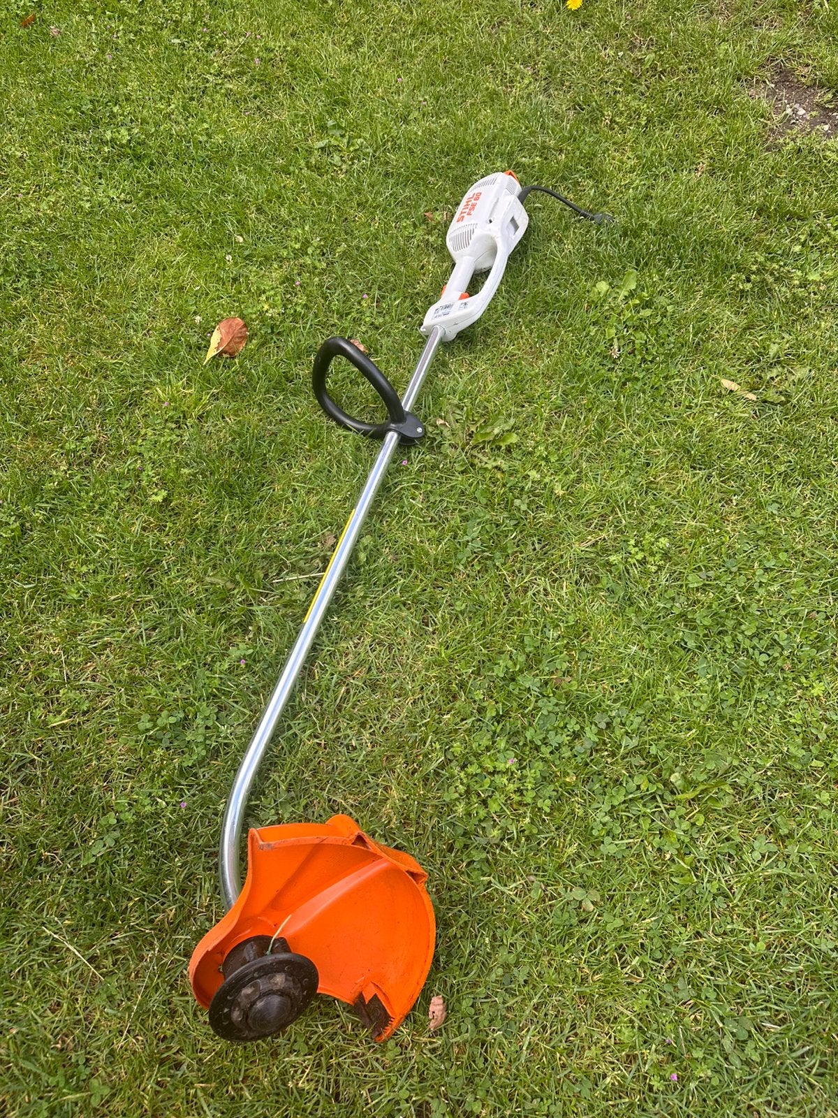 Elektrische graskantenmaaier met draadkop, zo goed als nieuw, Ophalen, Zo goed als nieuw, Elektrische grasmaaier