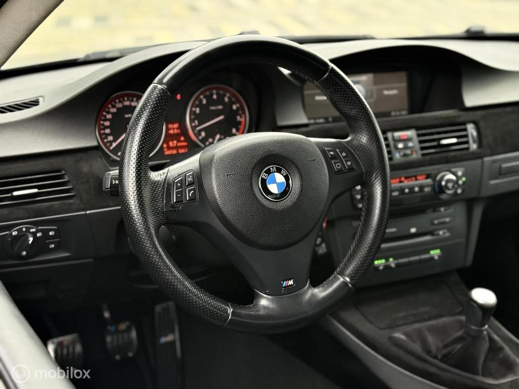 BMW 3-serie Coupé 325i |Verlagingsset|Leder|Stoelverwarming, Auto's, BMW, 745 kg, Achterwielaandrijving, Gebruikt, Zwart