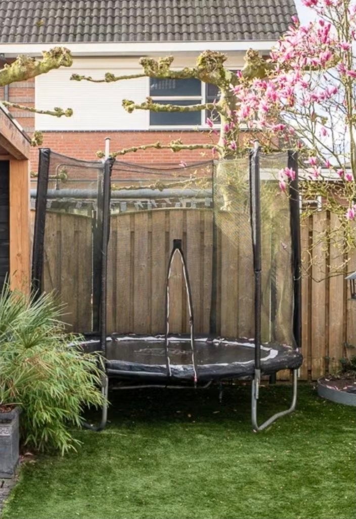 Trampoline gratis, Ophalen, Zo goed als nieuw