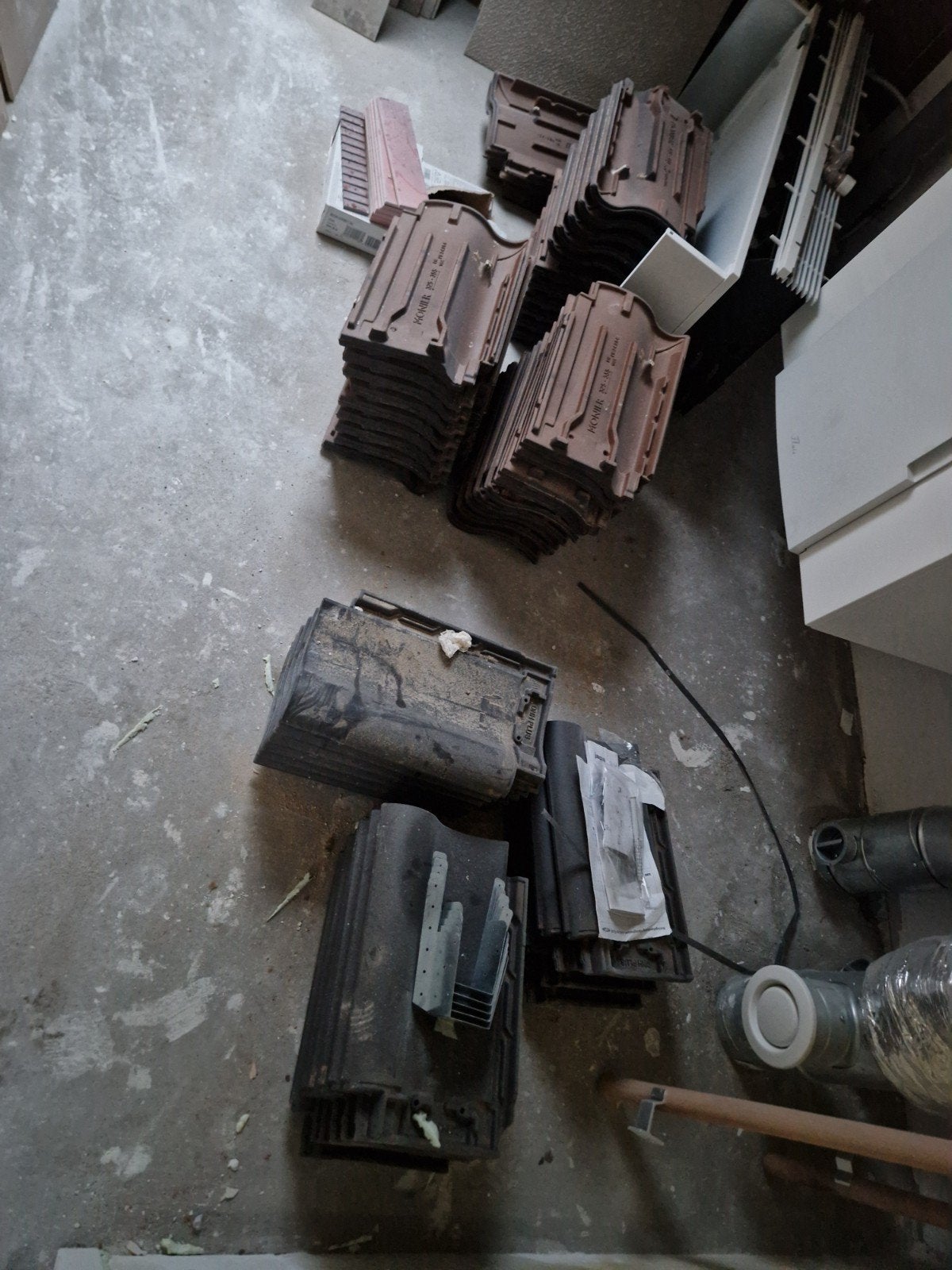Monier dakpannen, zo goed als nieuw (minder dan 50 stuks), Doe-het-zelf en Verbouw, Ophalen