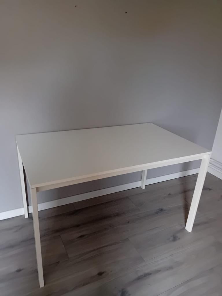 IKEA Tafel - Stevig en Compact (125x75 cm), Overige houtsoorten, Gebruikt, 100 tot 150 cm, Vier personen