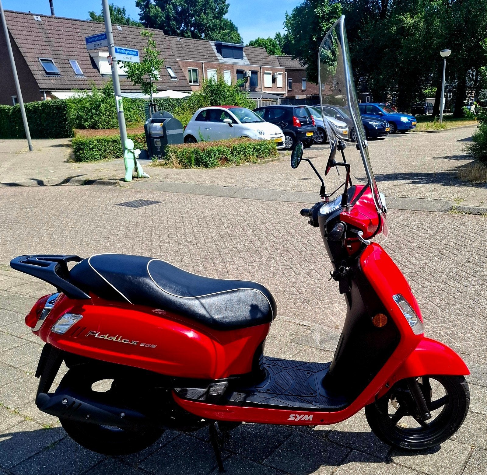 SYM Fiddle 2 50cc – Ferrari Rood/Zwart – Zeer nette staat!, Ophalen, Maximaal 45 km/u, Zo goed als nieuw, Benzine