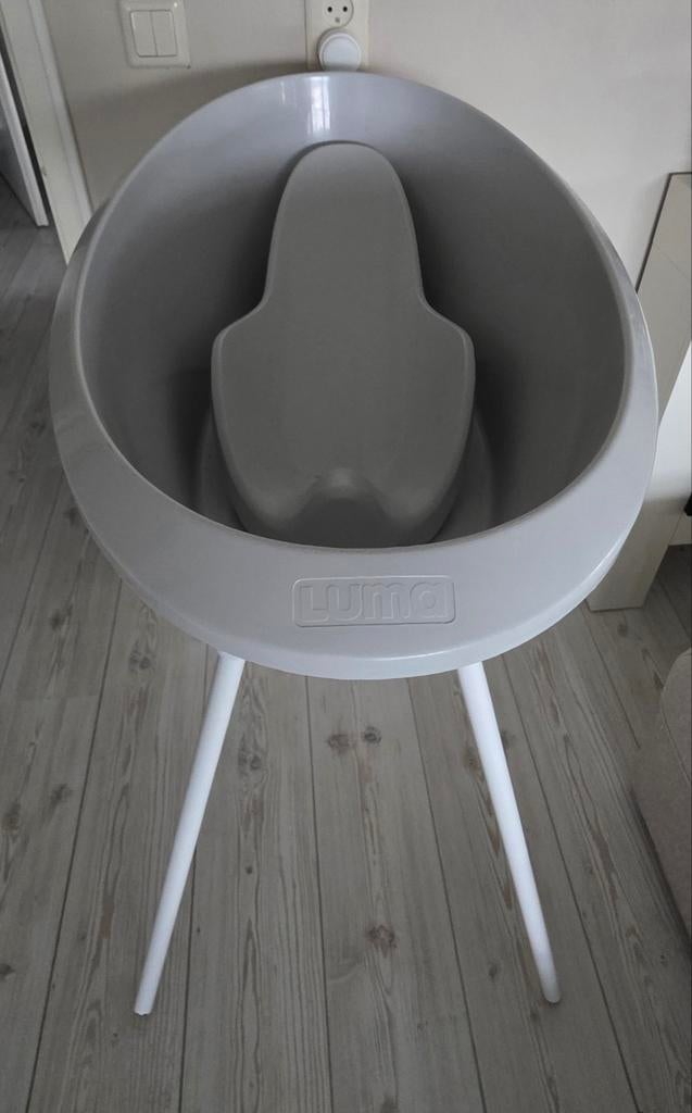 Luma Babybadje met standaard - Grijs/Wit, Gebruikt, Badje, Standaard, Ophalen