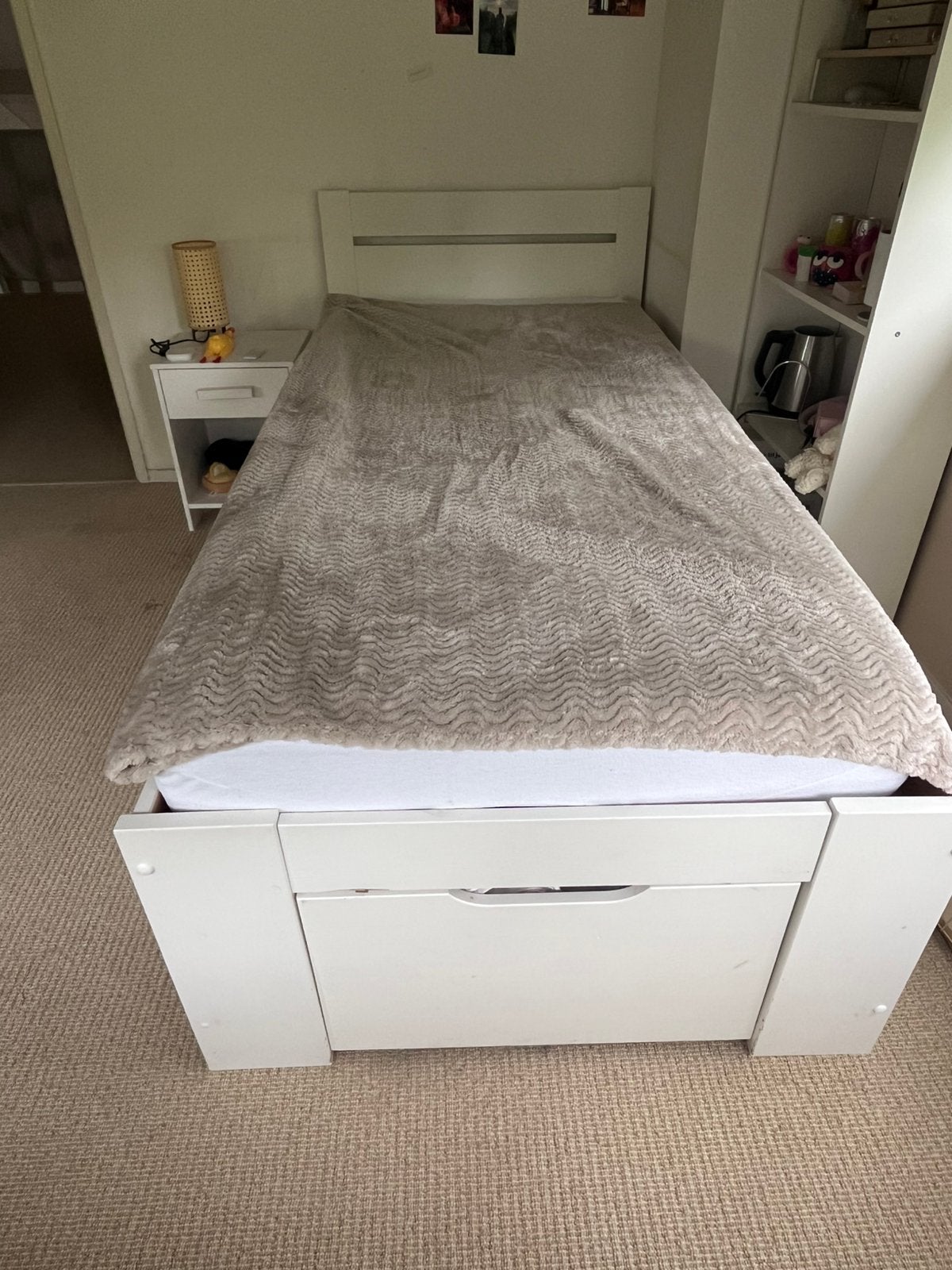 Mooi wit 1persoonsbed met lades - uiterlijk 21-8 weg, Huis en Inrichting, Slaapkamer | Complete slaapkamers, Ophalen, Zo goed als nieuw