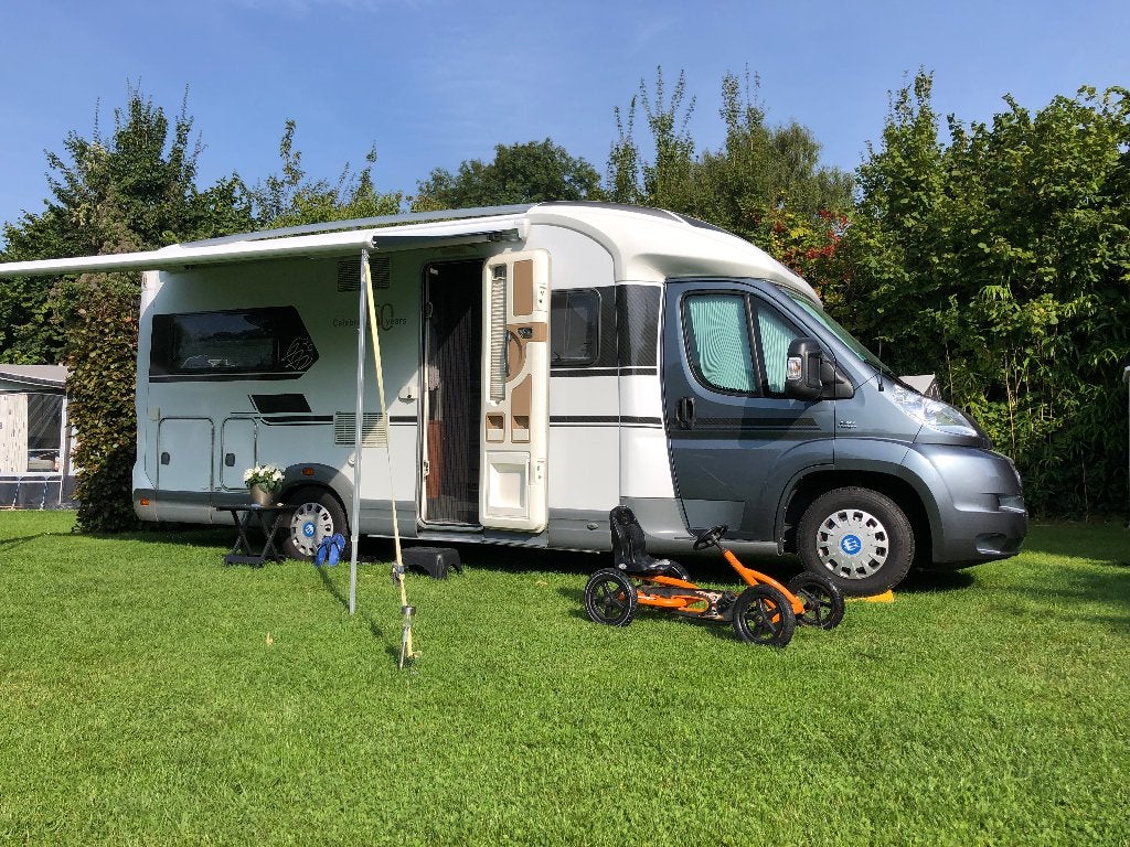 Knaus 650 MF Celebration 50 Year. Voorzien van vele opties., Ringverwarming, Fiat, 6 tot 7 meter, Particulier