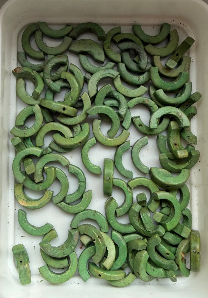 78 stuks Indonesische Halve Maan Houten Kralen Groen, Ophalen of Verzenden, Nieuw, Kraal