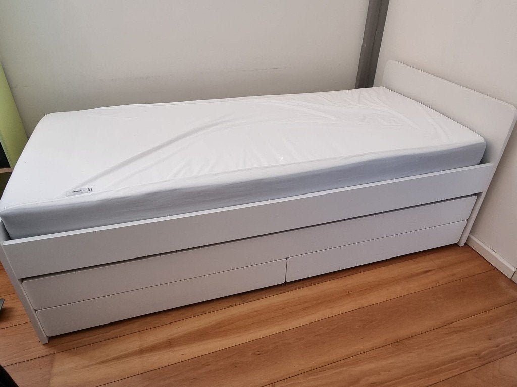 IKEA SLÄKT bed + 2 matrassen, compleet | wit 90x200, Huis en Inrichting, Ophalen, Gebruikt, 90 cm, Wit