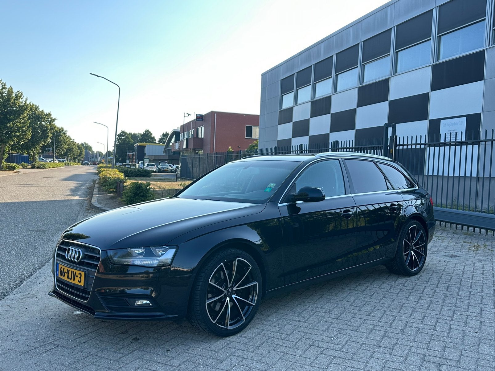 Audi A4 Avant 1.8 Pro Line Automaat – Dealer onderhouden, 4 cilinders, 1505 kg, A4, Zwart