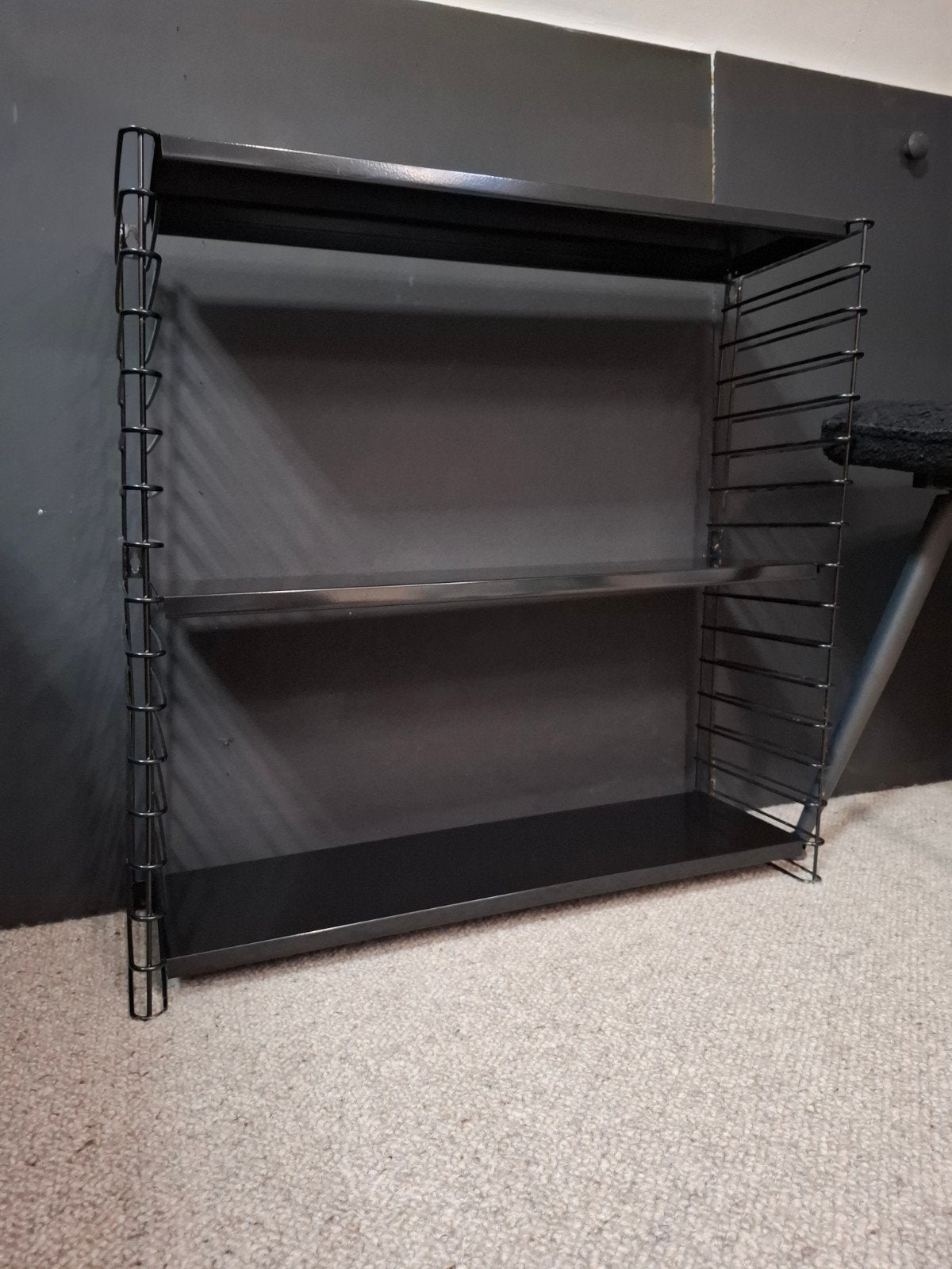 Tomado - Wandrek - Zwart - Boekenrek - 70x21x68cm, Met plank(en), Zo goed als nieuw, Minder dan 150 cm, Minder dan 25 cm