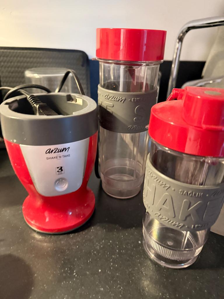 Arzum Shaker Set - Gebruikte Blender met Lek, Witgoed en Apparatuur, Blenders, Gebruikt, Blender, Ophalen of Verzenden