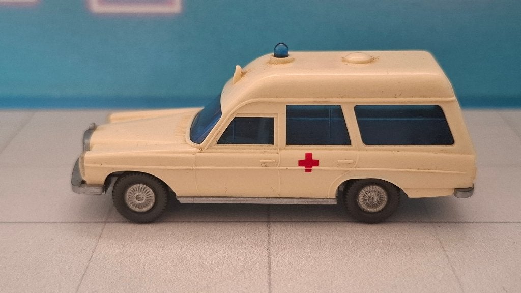 Wiking 1:87 Mercedes 200 ambulance (W115), Ophalen of Verzenden, Gebruikt, Auto, Wiking