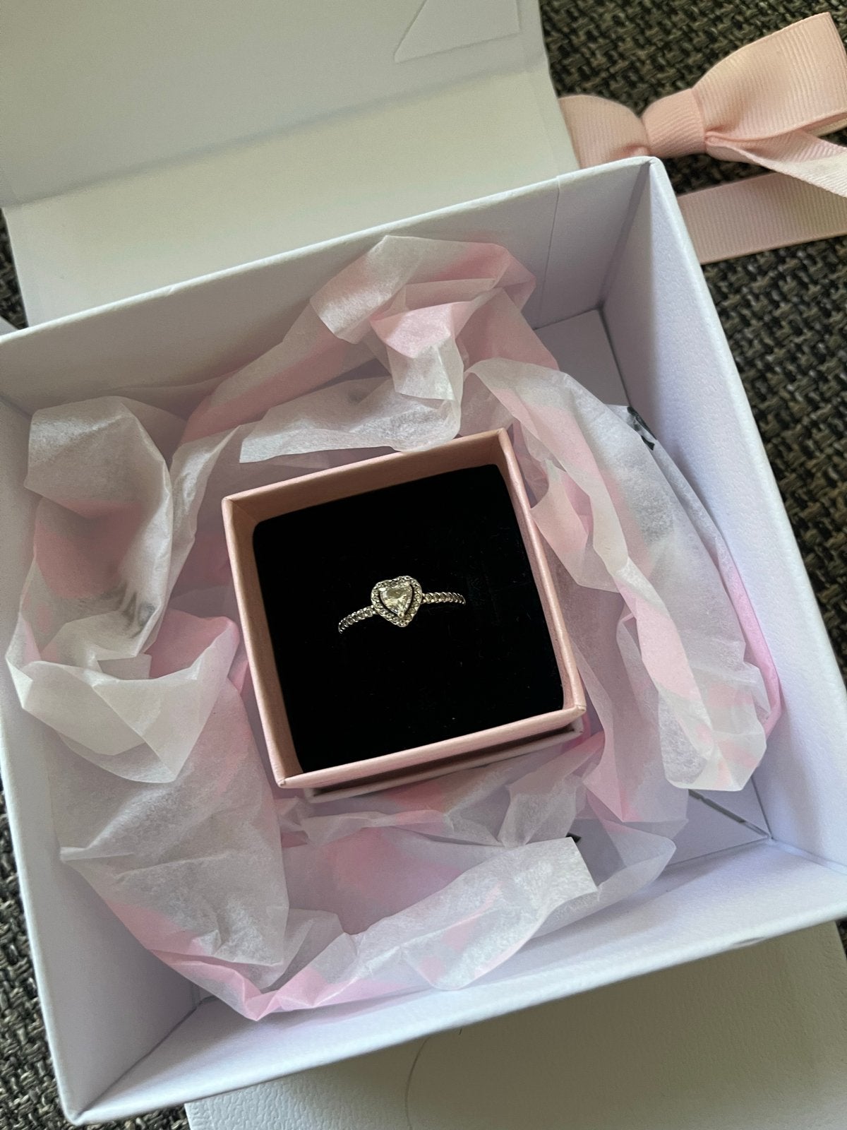Pandora ring met hartvormige zirkonia, diameter 19 mm, Met kristal, Ophalen of Verzenden, Zo goed als nieuw, 17 tot 18