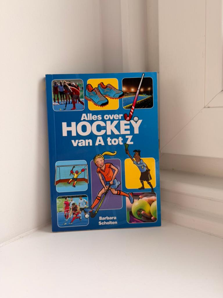 Alles over Hockey van A tot Z - Barbara Scholten, Ophalen of Verzenden, Zo goed als nieuw, Balsport