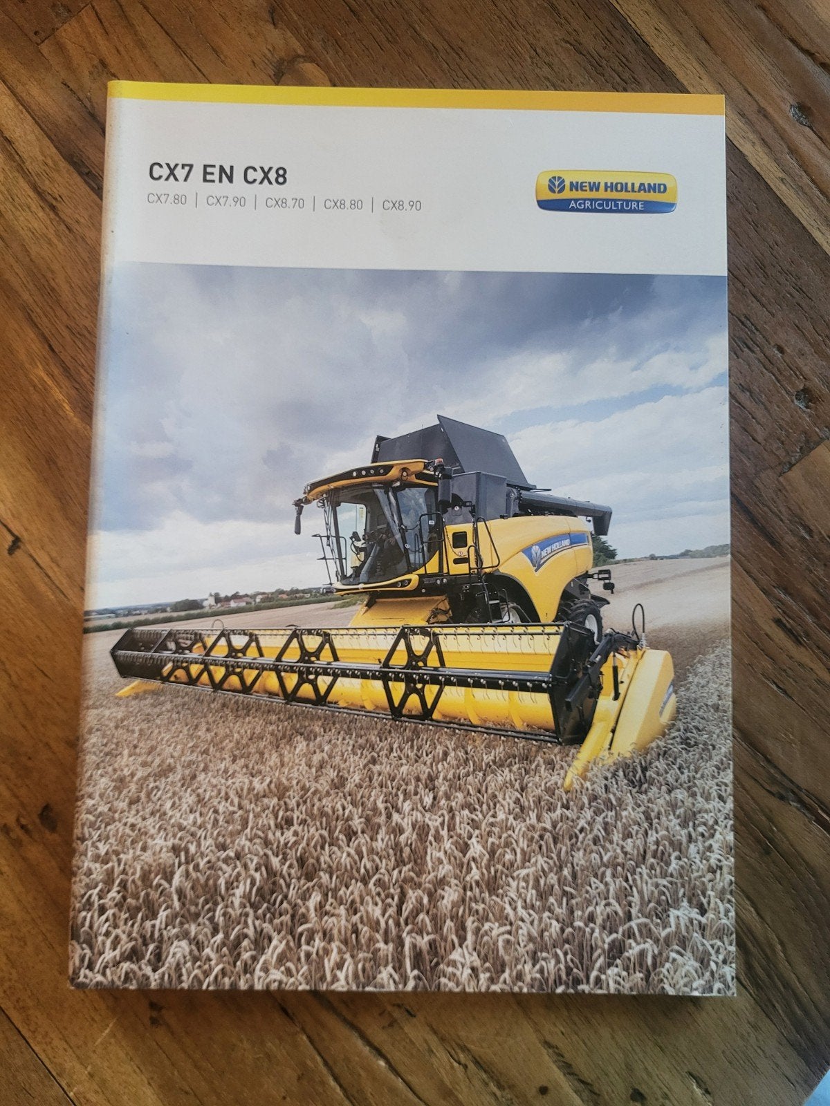 tractor folder New Holland CX7 en CX8, Boeken, Ophalen of Verzenden, Zo goed als nieuw