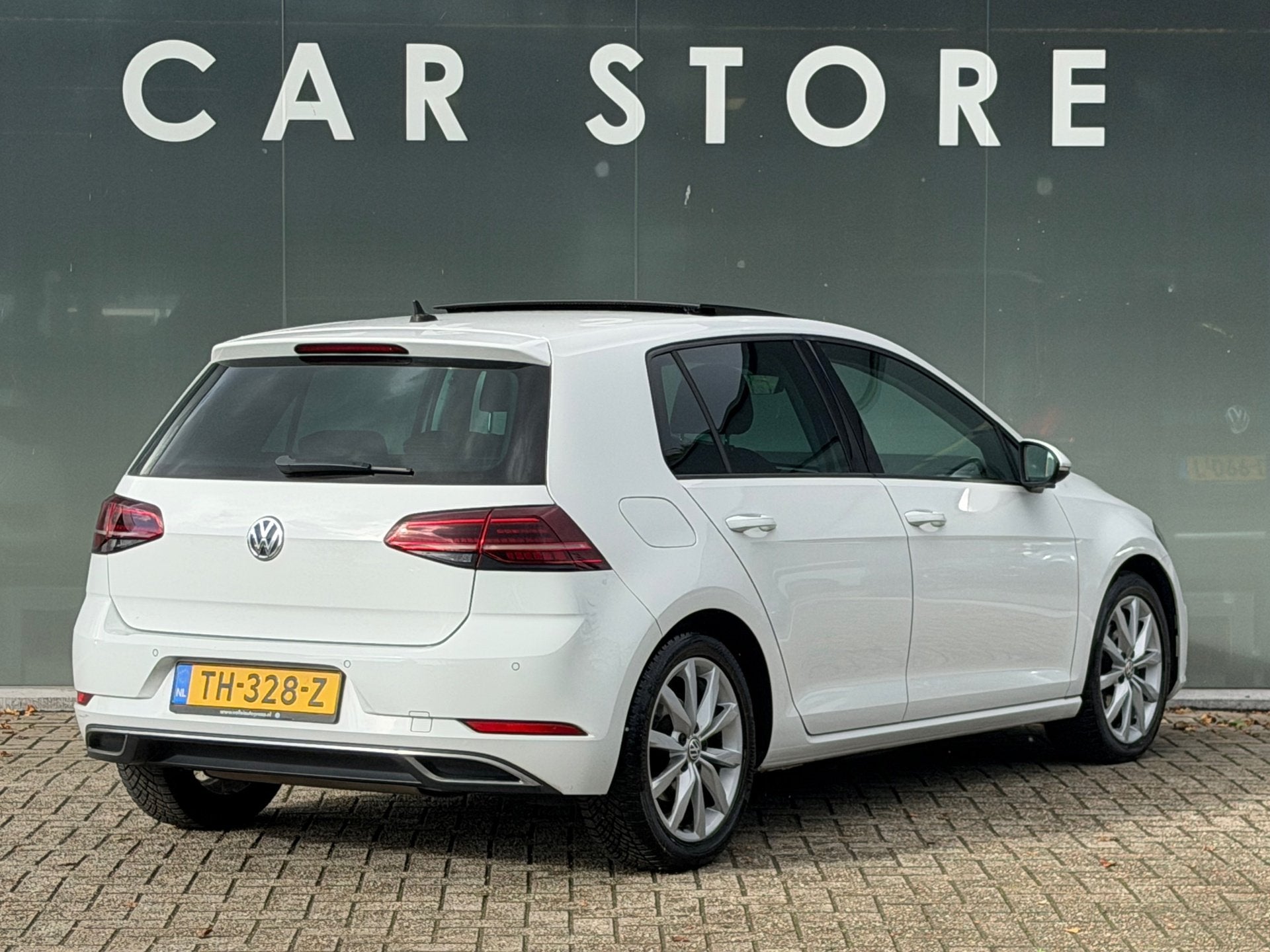 Volkswagen Golf 1.5 TSI Highline Business R Virtual / Pano /, Auto's, 4 cilinders, 150 pk, Alcantara, Wit