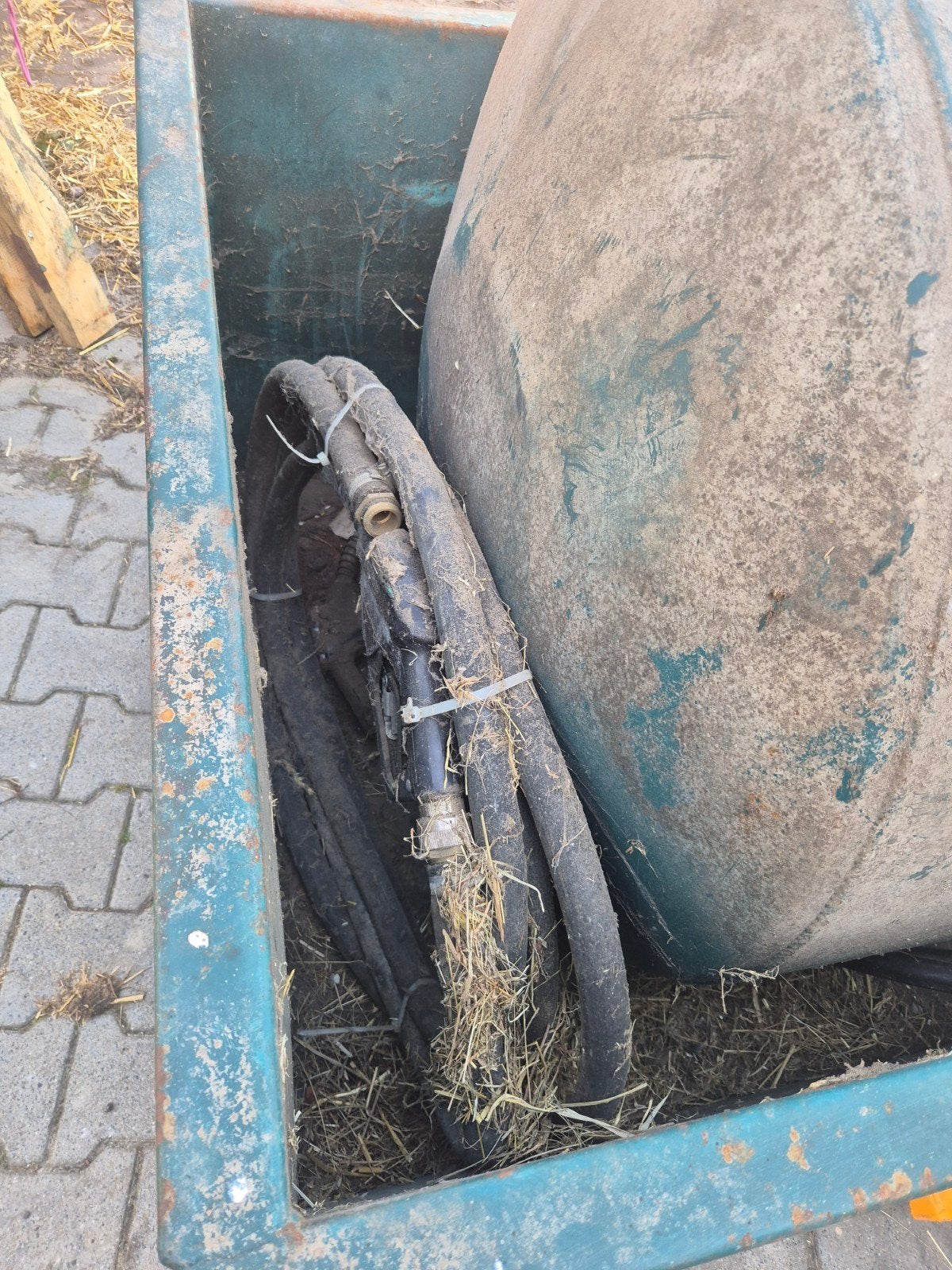 Dieseltank met pomp en meter 1100 liter, Zakelijke goederen, Ophalen