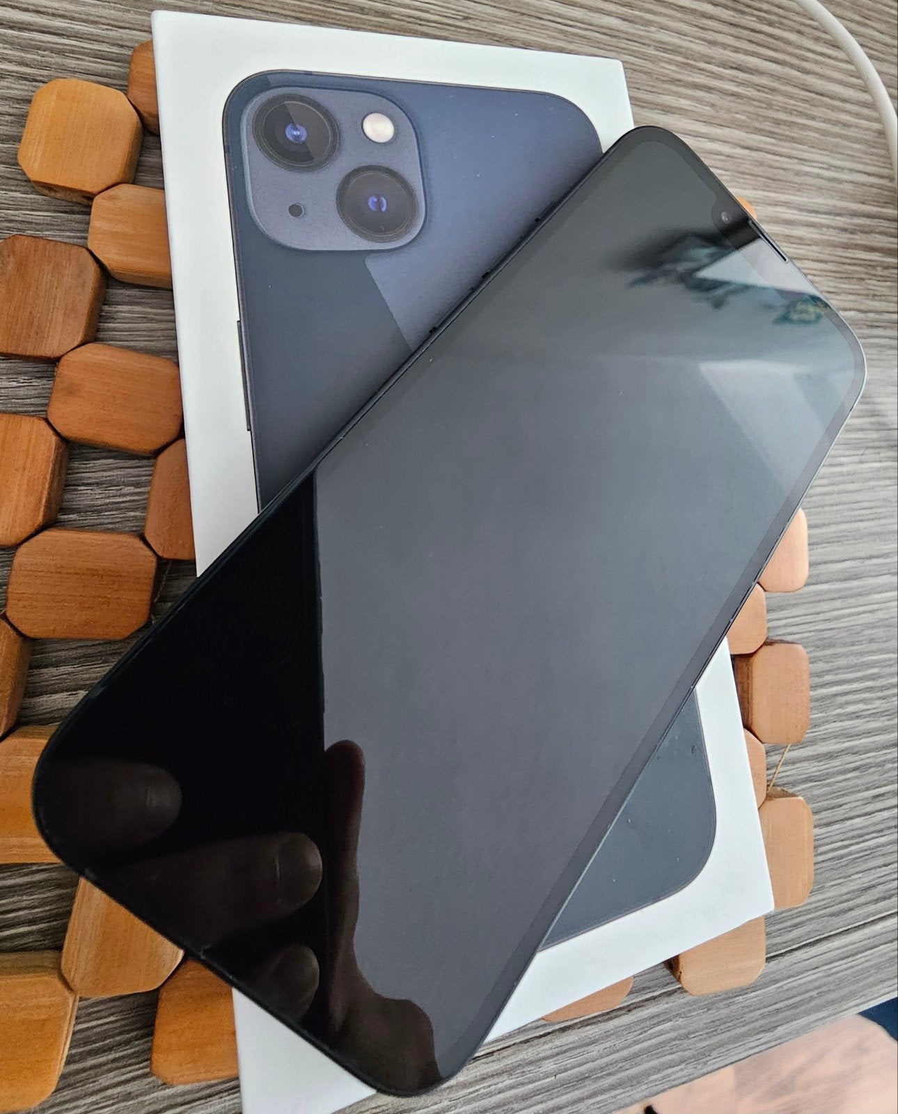 Foto 4 van iPhone 13 128GB  - Zo goed als nieuw met accessoires en doos