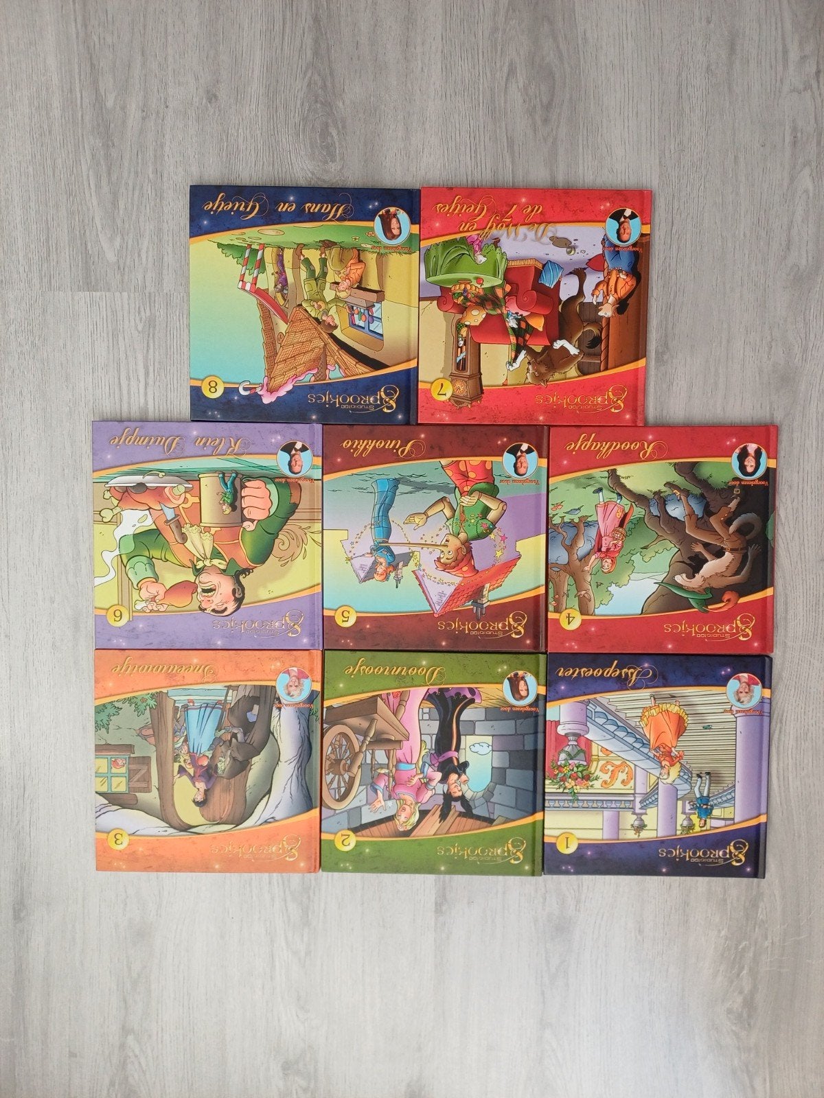 8x Studio100 sprookjes boeken met luister cd., Ophalen, Zo goed als nieuw