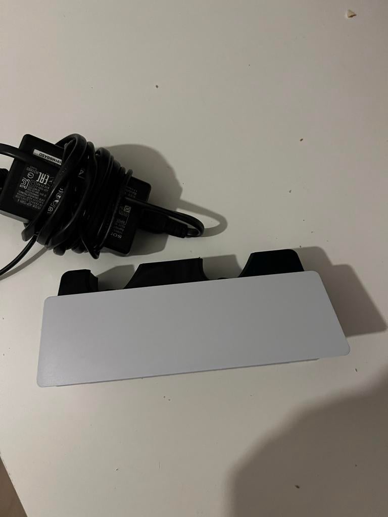 PS5 DualSense Oplaadstation met Adapter, Ophalen of Verzenden, Zo goed als nieuw, PlayStation, Overige typen