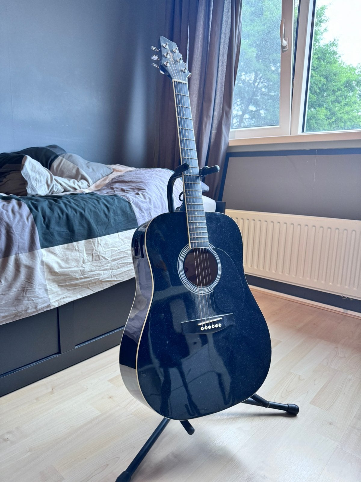 Akoestische gitaar en 3 standaards, Muziek en Instrumenten, Ophalen of Verzenden, Klassieke of Spaanse gitaar
