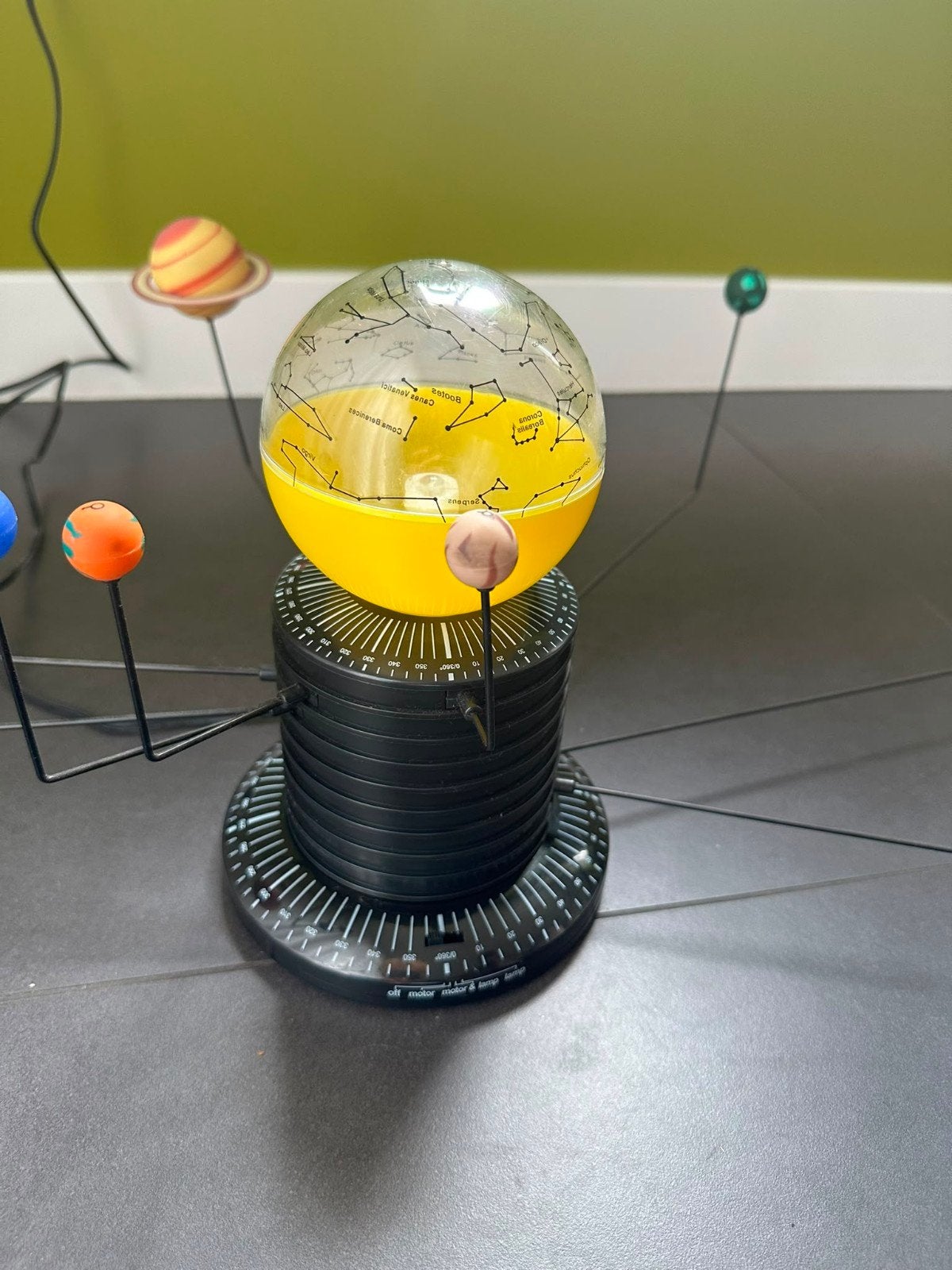 Draaiend zonnestelsel met lamp, Ophalen, Gebruikt, Elektronica, Met licht