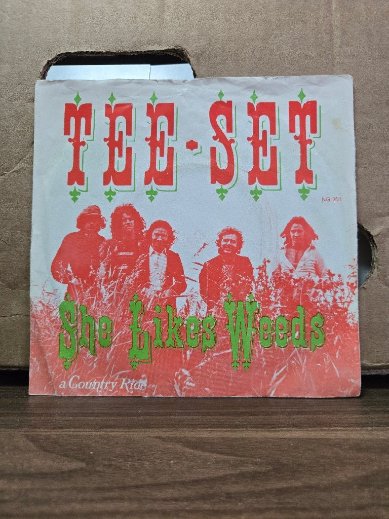 Tee set - She likes weeds, Cd's en Dvd's, 7 inch, Ophalen of Verzenden, Zo goed als nieuw, Beschermende buitenhoes