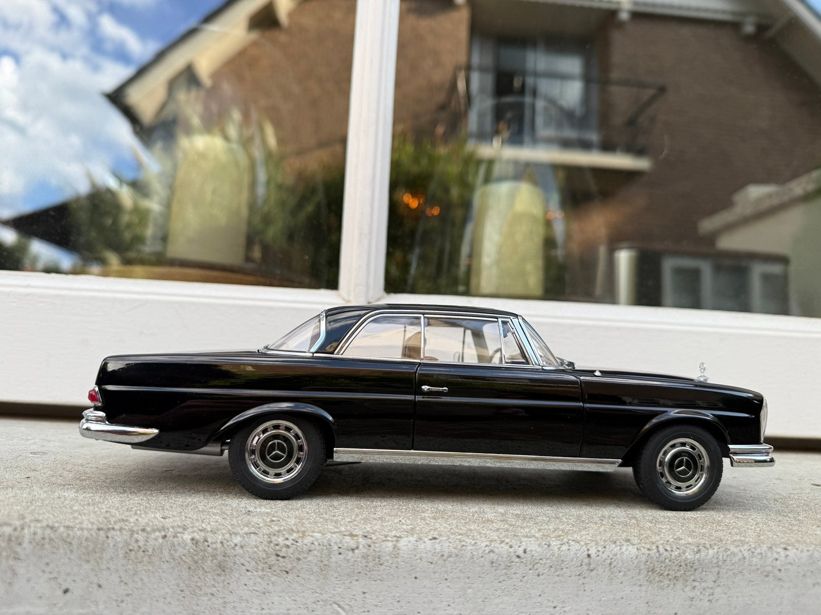 1:18 Mercedes 280 SE Coupe zwart 1968 Autoart 76286, Auto, Autoart, Ophalen of Verzenden, Zo goed als nieuw