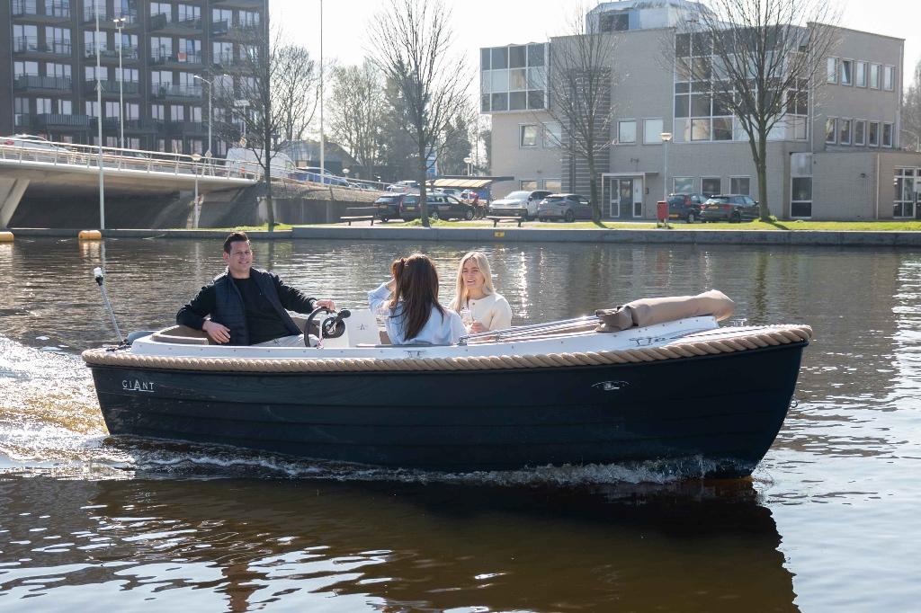 Giant Prestige 485EX, Watersport en Boten, Sloepen, Consoleboot, 1.90 meter, Zonnedek, Ophalen