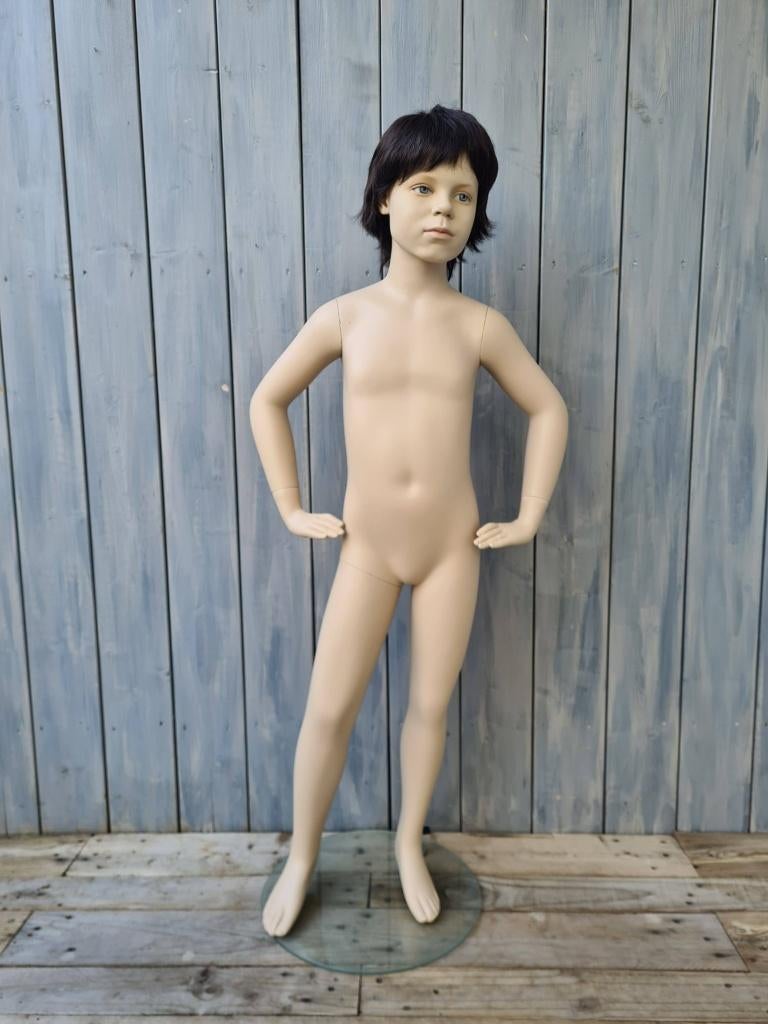 etalagepop kindje jongen 128 cm Nu Body paspop 3, Ophalen of Verzenden, Gebruikt, Pop