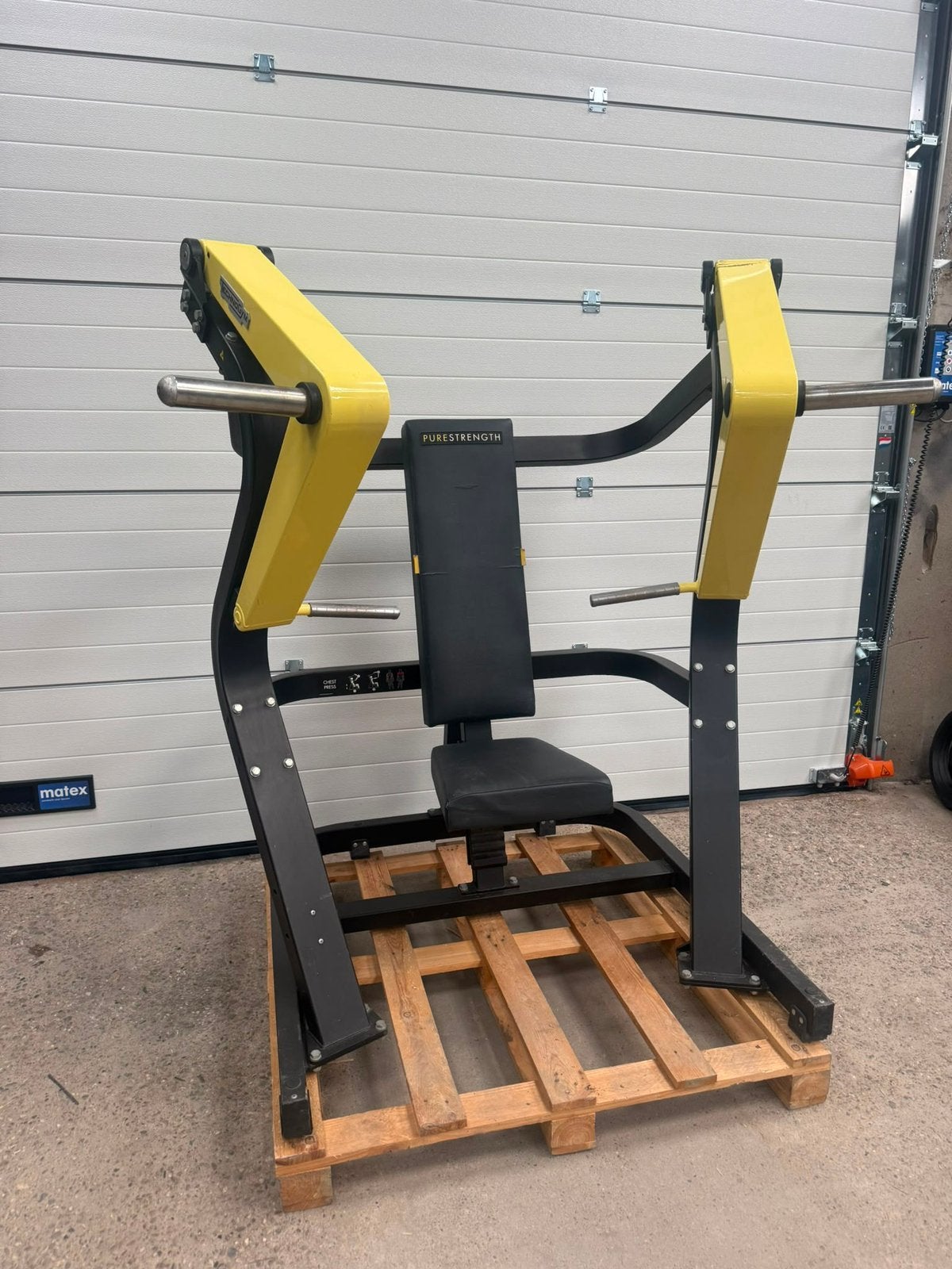 Technogym pure strength brustpresse/ chestpress, Sport en Fitness, Fitnessmaterialen, Ophalen, Gebruikt, Overige typen, X