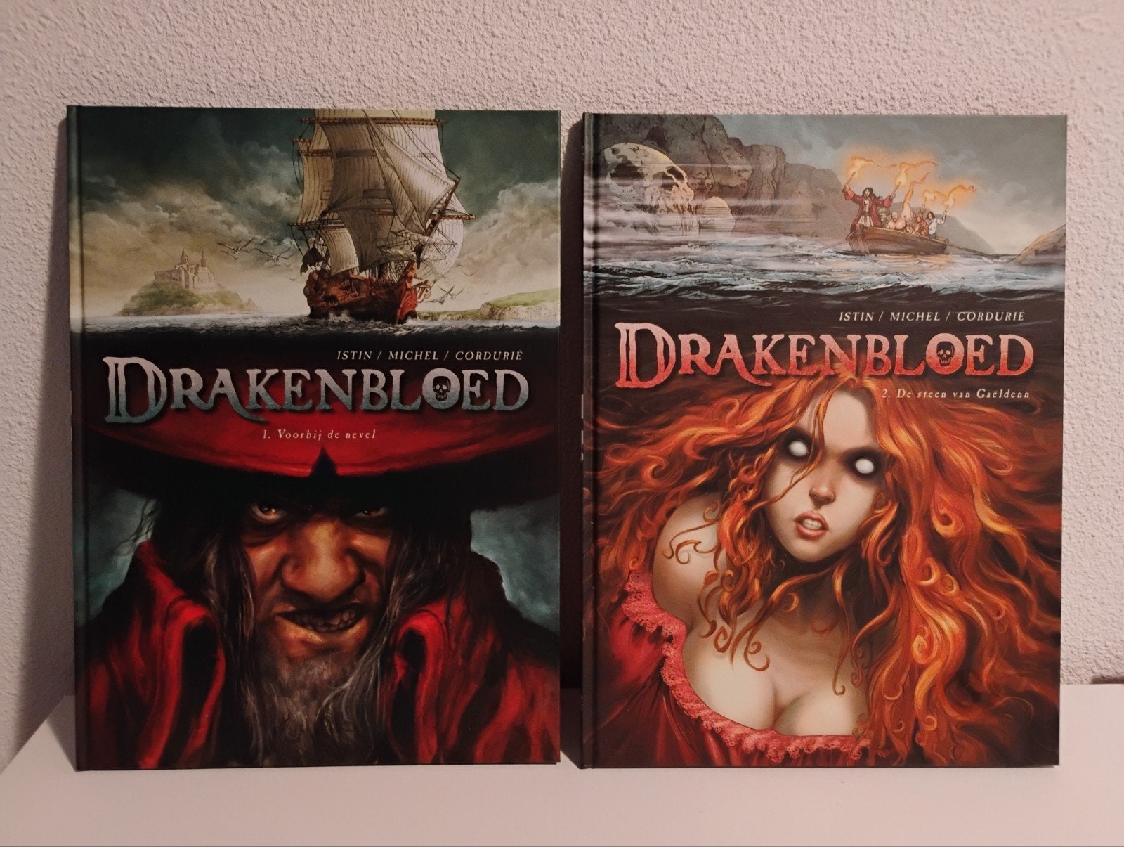 Stripboeken Deel 1 en 2 met Hardcover - Serie Drakenbloed, Boeken, Meerdere stripboeken, Ophalen, Zo goed als nieuw