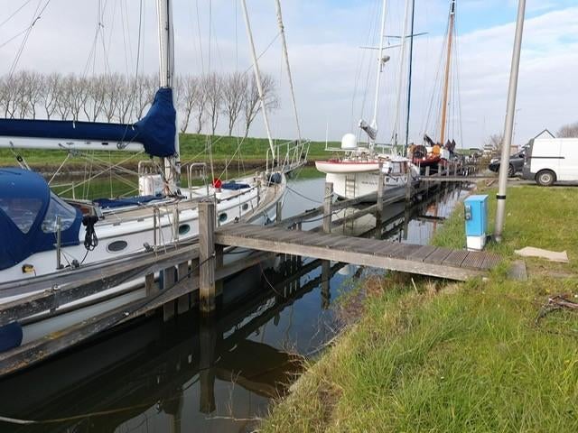 Ligplaats beschikbaar en te huur in Middelharnis, Ophalen of Verzenden, Gebruikt, Motor en Techniek, Zeilboot of Motorboot