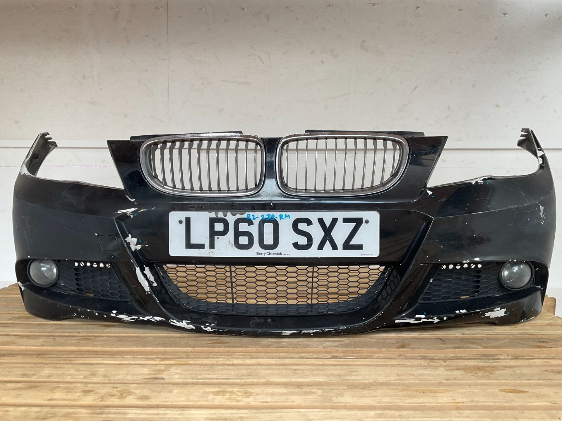Bumper BMW 3 Serie E90 E91 M-Pakket MPakket 51117891386 Voor, Petuelring 130
80788  Munich, DE, Gebruikt, Voor, Info@bmw.de