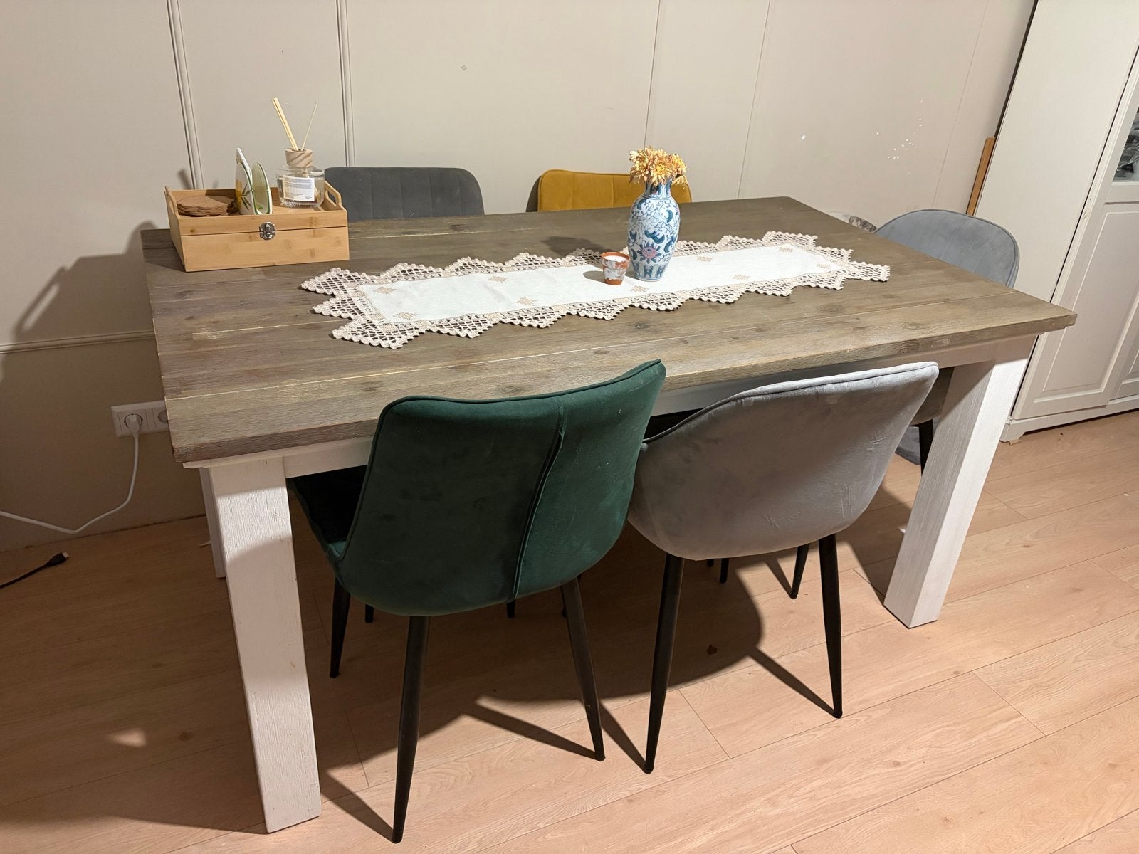 Gratis Grote Eettafel - Stevig en Functioneel, Huis en Inrichting, Tafels | Eettafels, Ophalen, Gebruikt, 100 tot 150 cm, 150 tot 200 cm