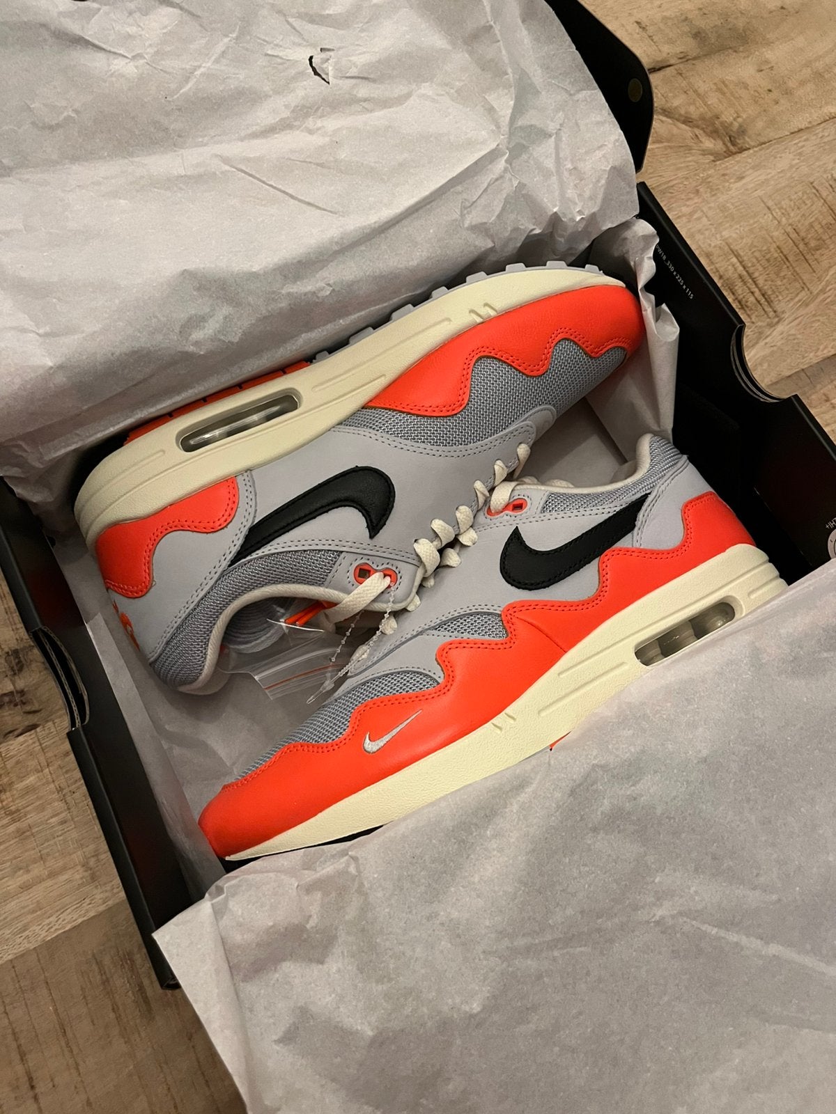 Patta x Nike Air Max 1 Hyper Crimson 44.5 sneakers schoenen, Kleding | Heren, Schoenen, Ophalen of Verzenden, Nieuw, Overige kleuren