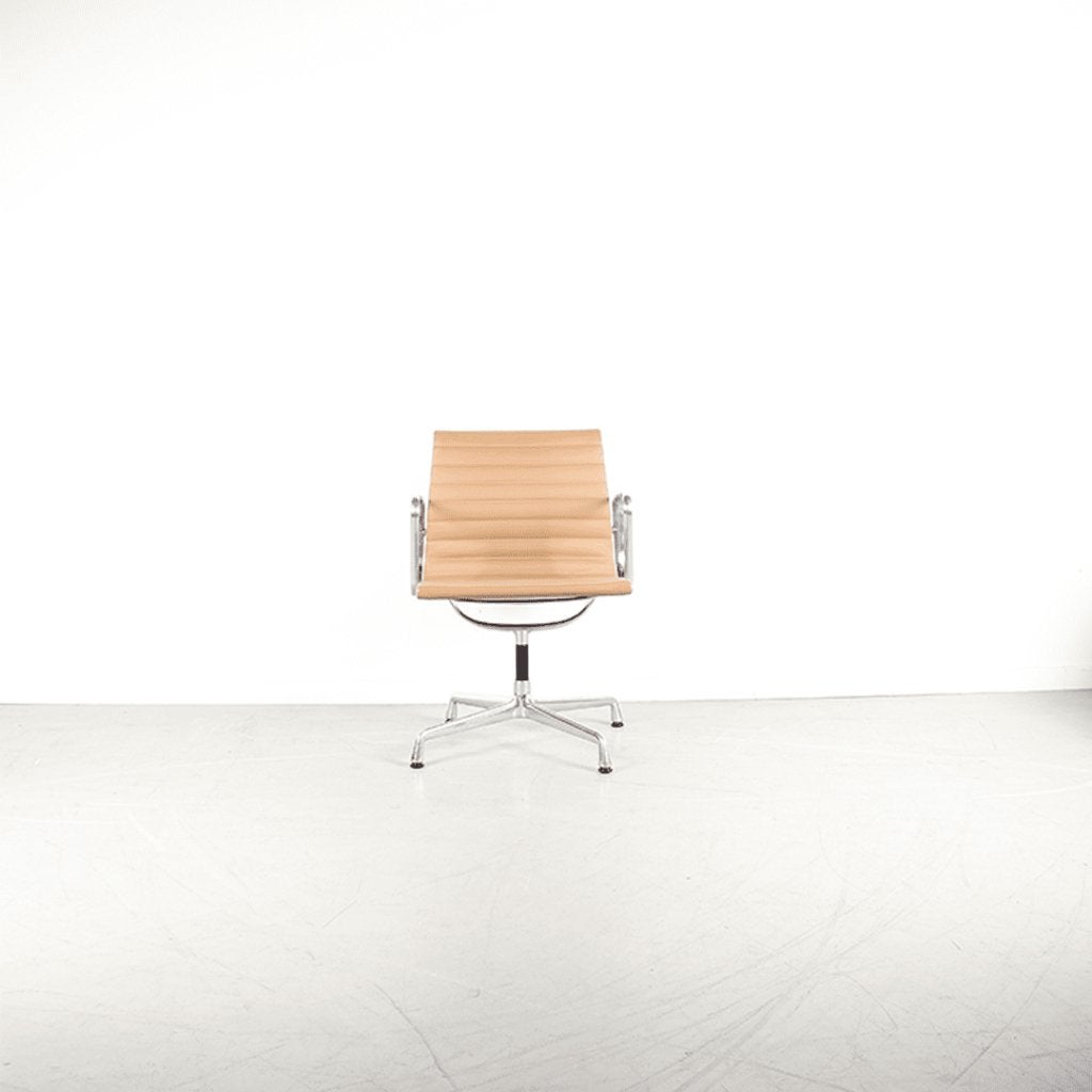 Vitra Eames EA 108 Stoel Camel Leer - Aluminium, Niet ingevuld, Zo goed als nieuw, Niet ingevuld, Niet ingevuld