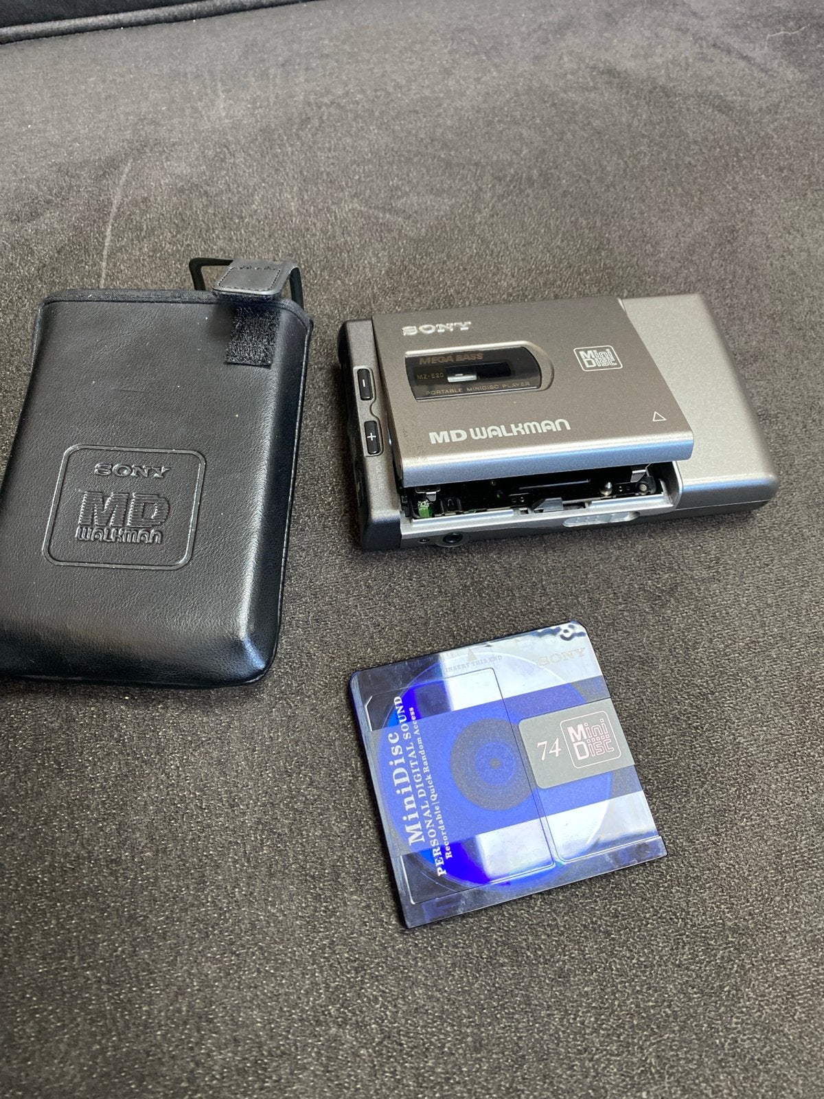 Sony MZ-E20 MiniDisc-speler met hoesje en MD, Ophalen of Verzenden, Minidisc-speler