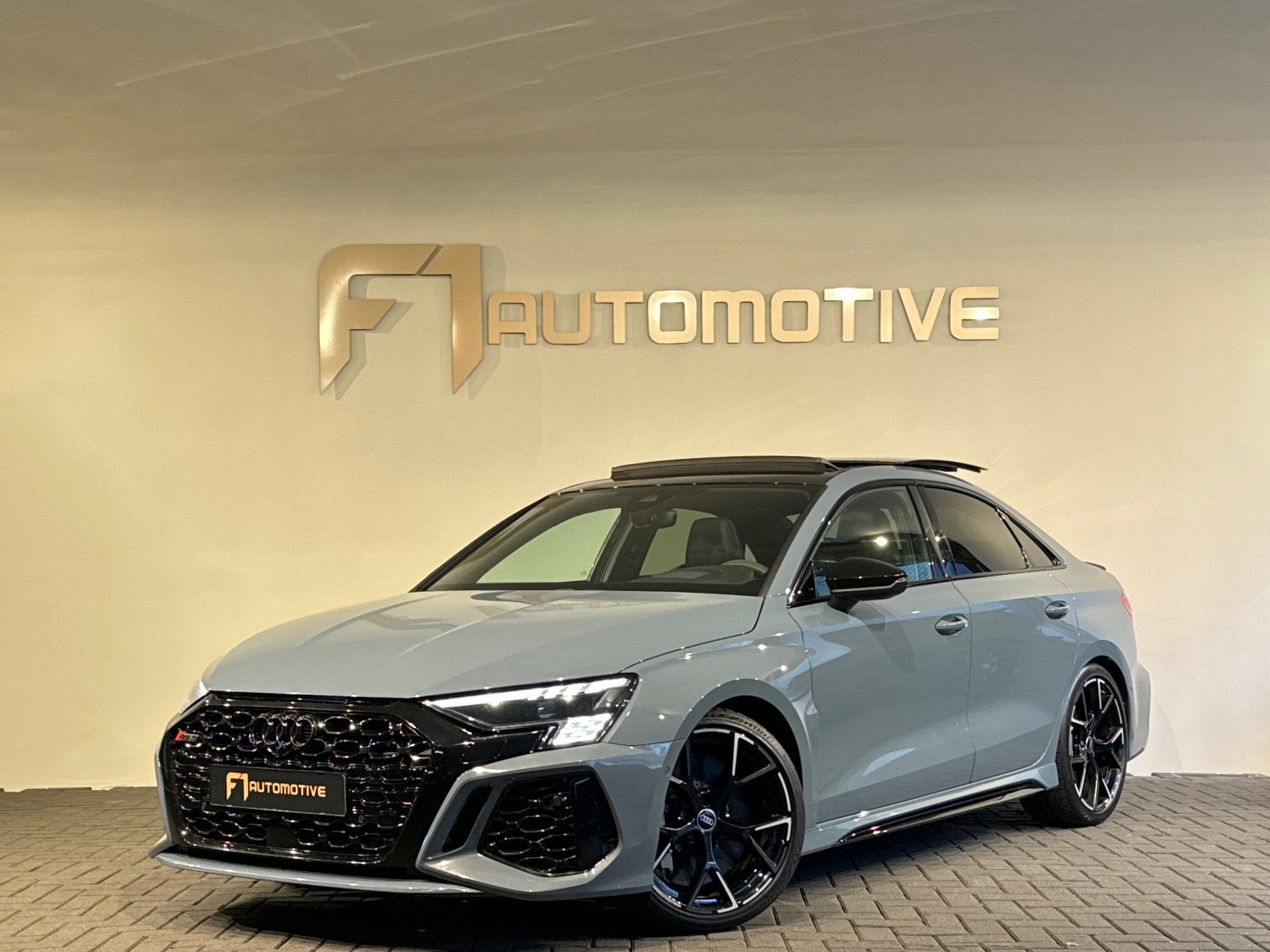 Audi RS3 Limousine 2.5 TFSI quattro Pano|Ceramic|HuD|B&O|Key, Auto's, Audi, Automaat, Gebruikt, Zwart, RS3
